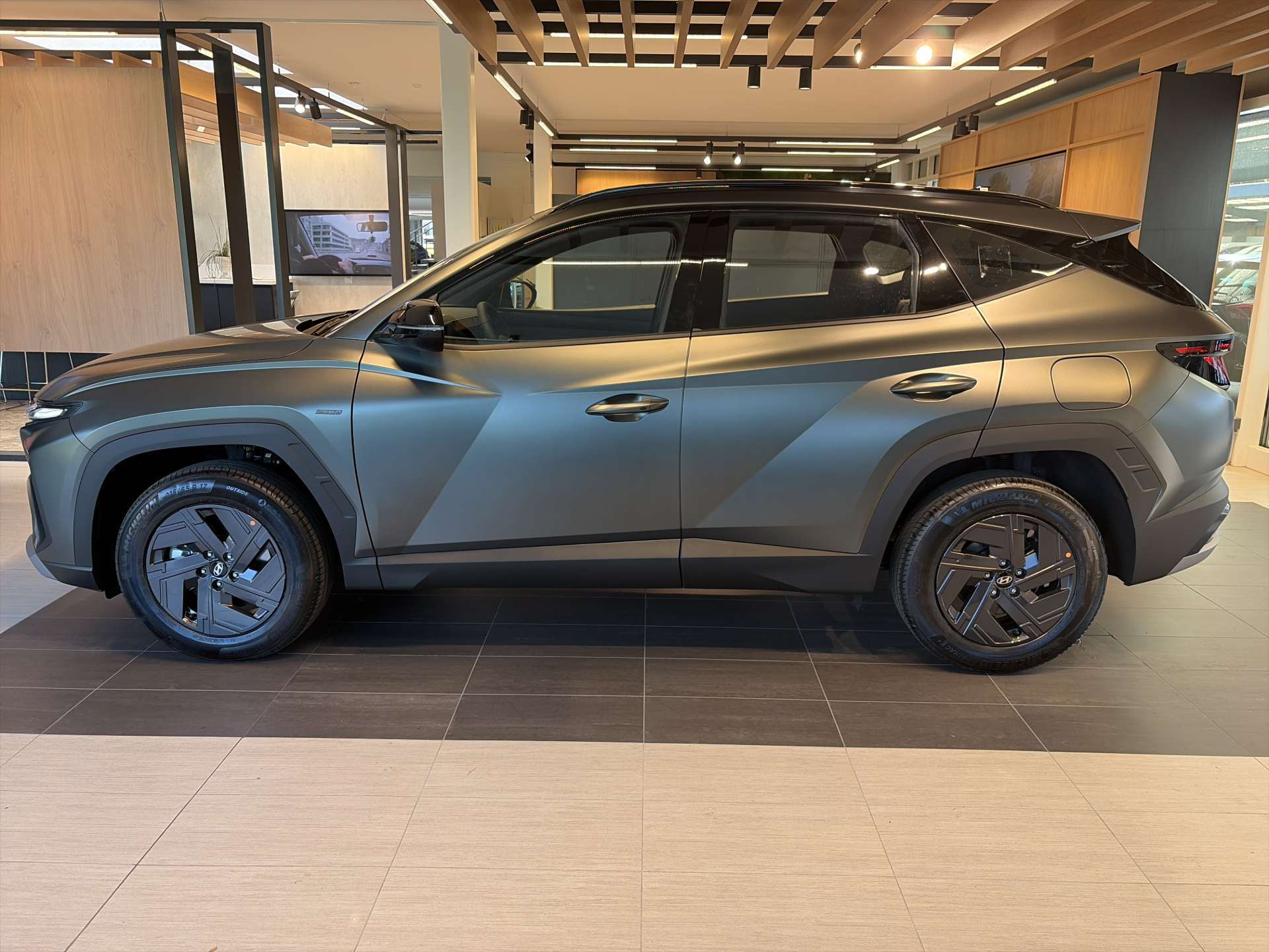 HYUNDAI Tucson 1.6 TGDI HEV Black Line Automat-image-11