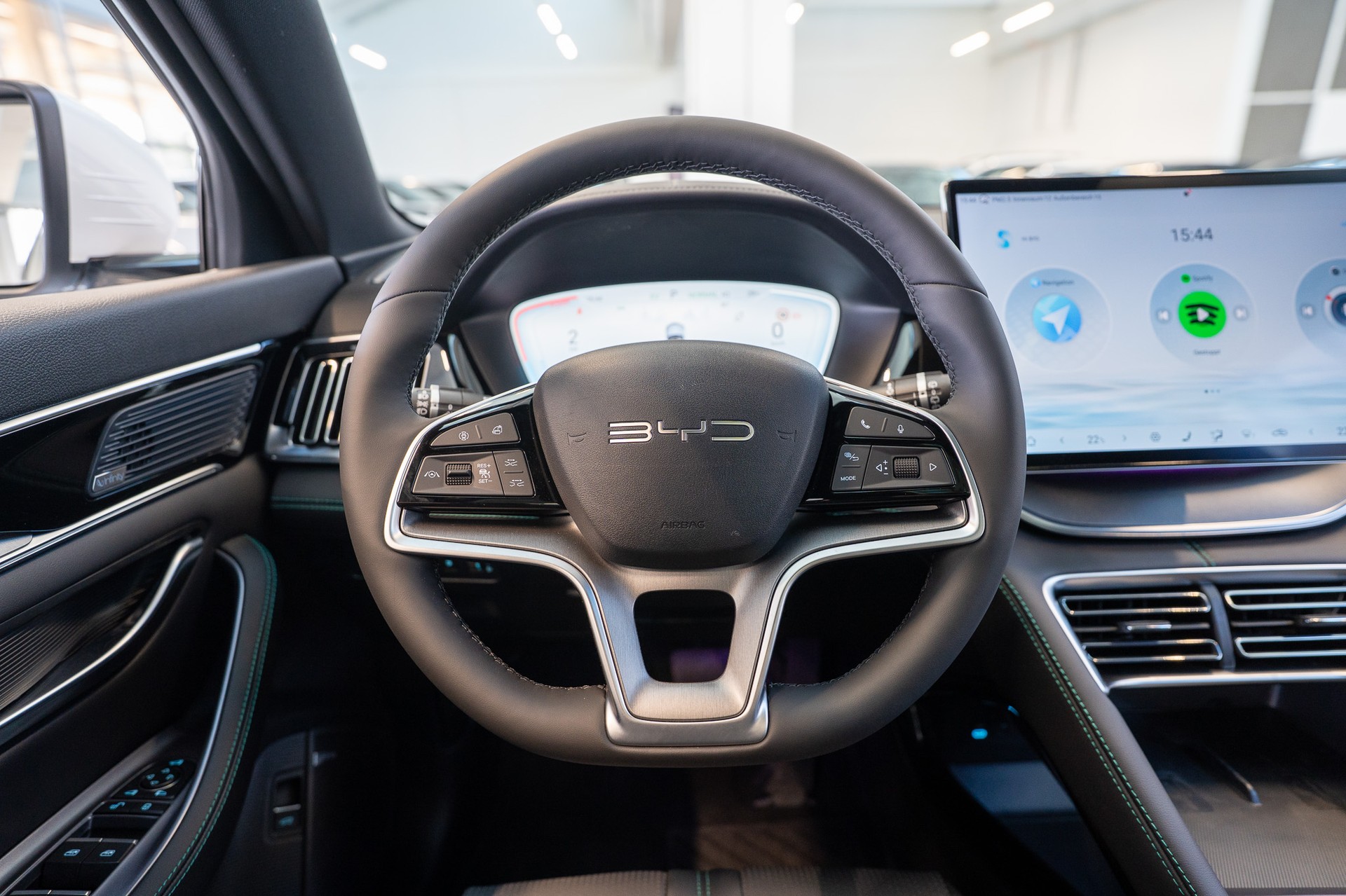 BYD Seal U DM-i Design AWD / Panorama / Head-Up Display / 360 Kamera-image-18