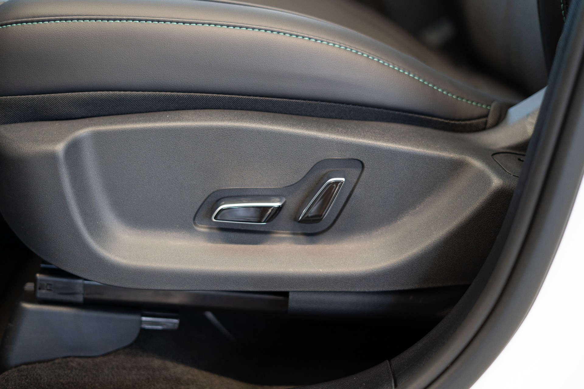 BYD Seal U DM-i Design AWD / Panorama / Head-Up Display / 360 Kamera-image-26