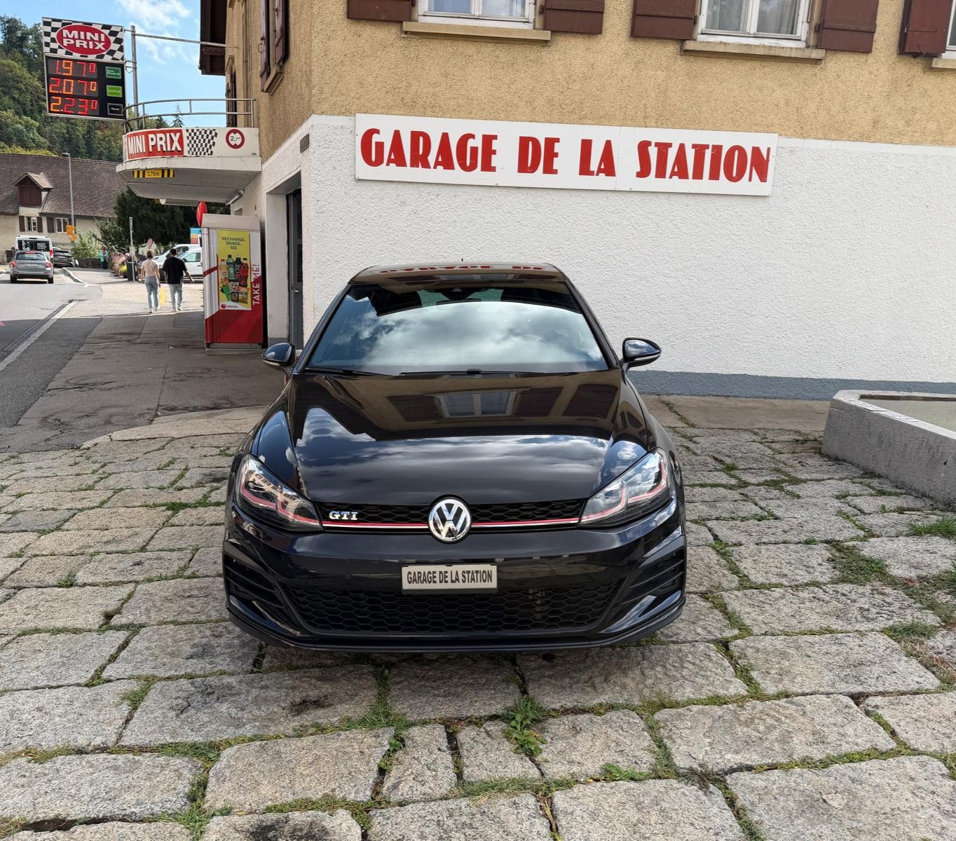 VW Golf 2.0 TSI GTI DSG-image-1