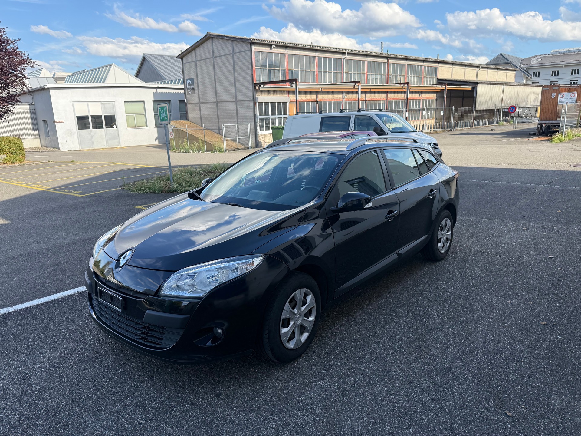 RENAULT Mégane Grandtour 1.5 dCi Dynamique EDC-image-1