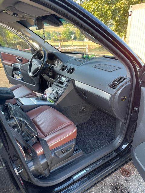 VOLVO 2.4D5 Momentum 7P. AWD-image-3
