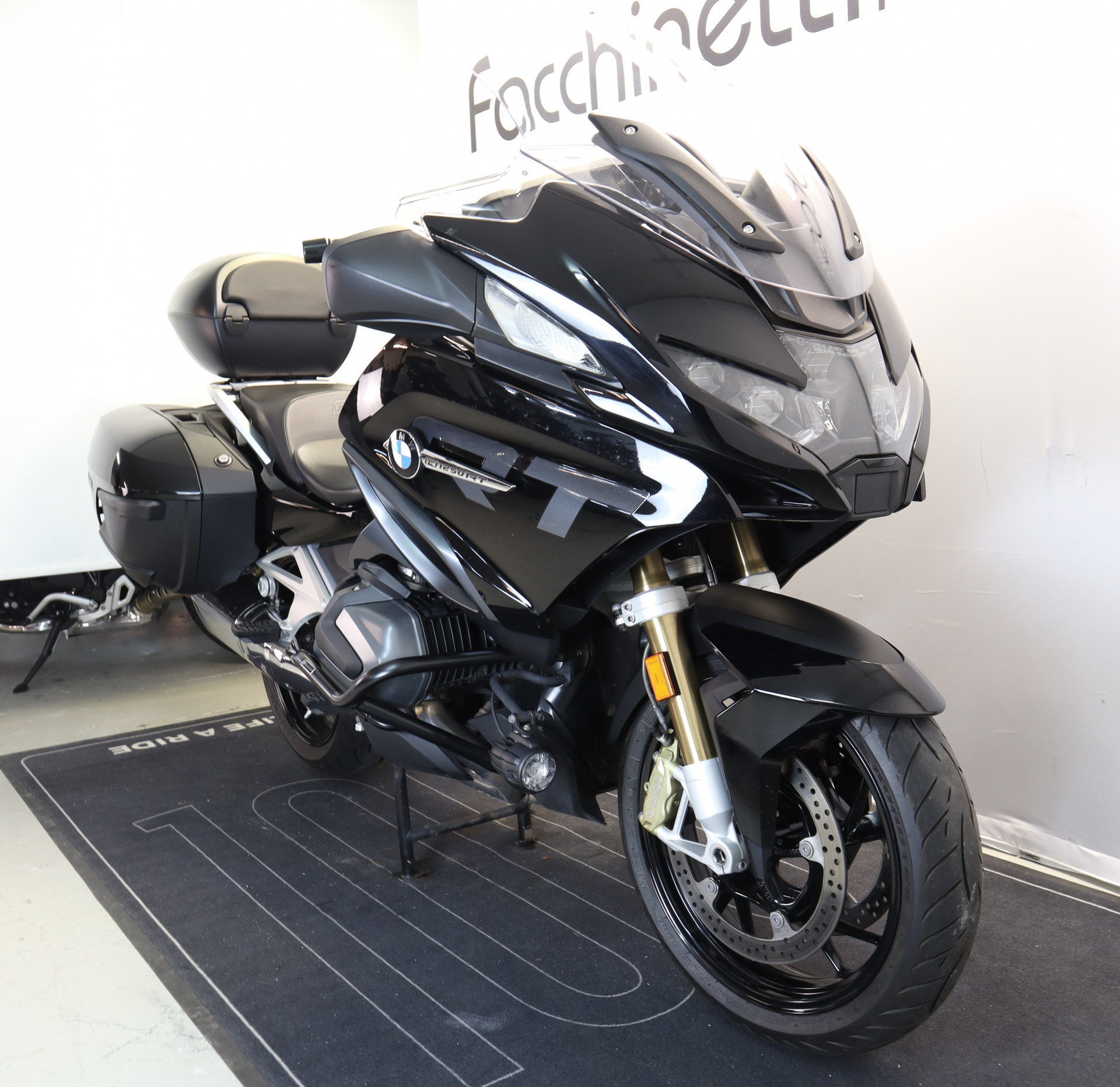 BMW R 1250 RT-showroom-element-3