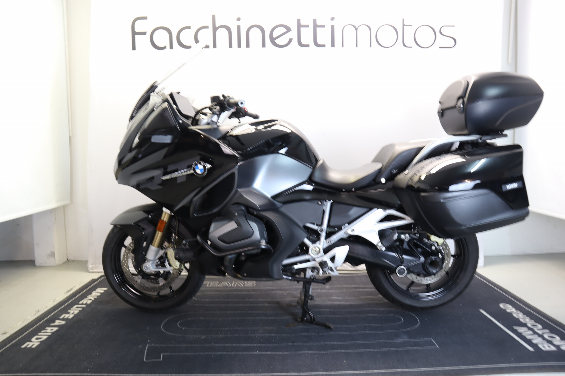 BMW R 1250 RT-showroom-element-1