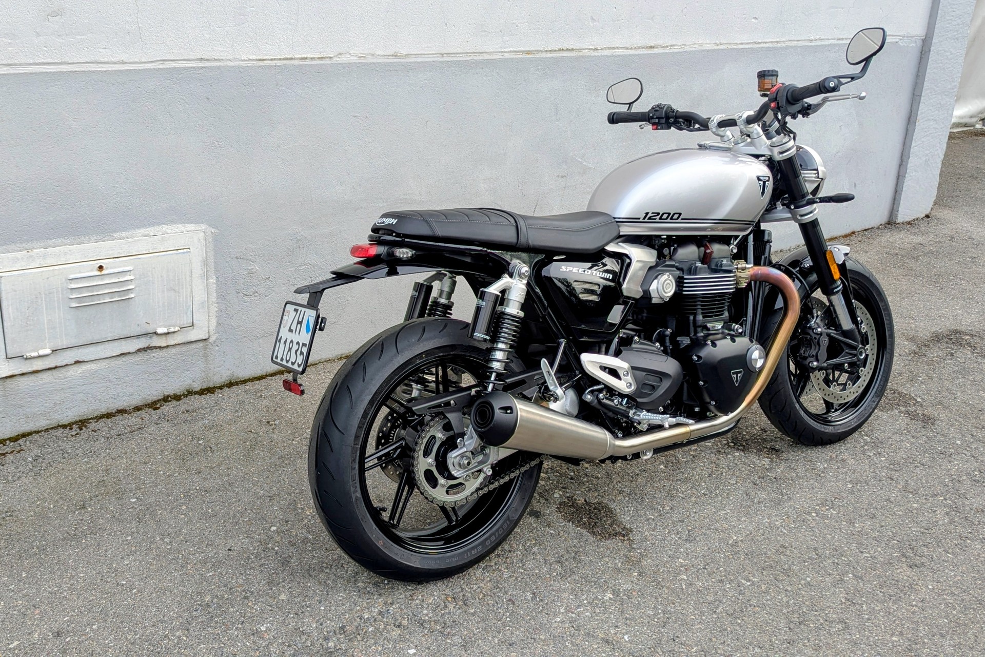 TRIUMPH Speed Twin 1200-showroom-element-2