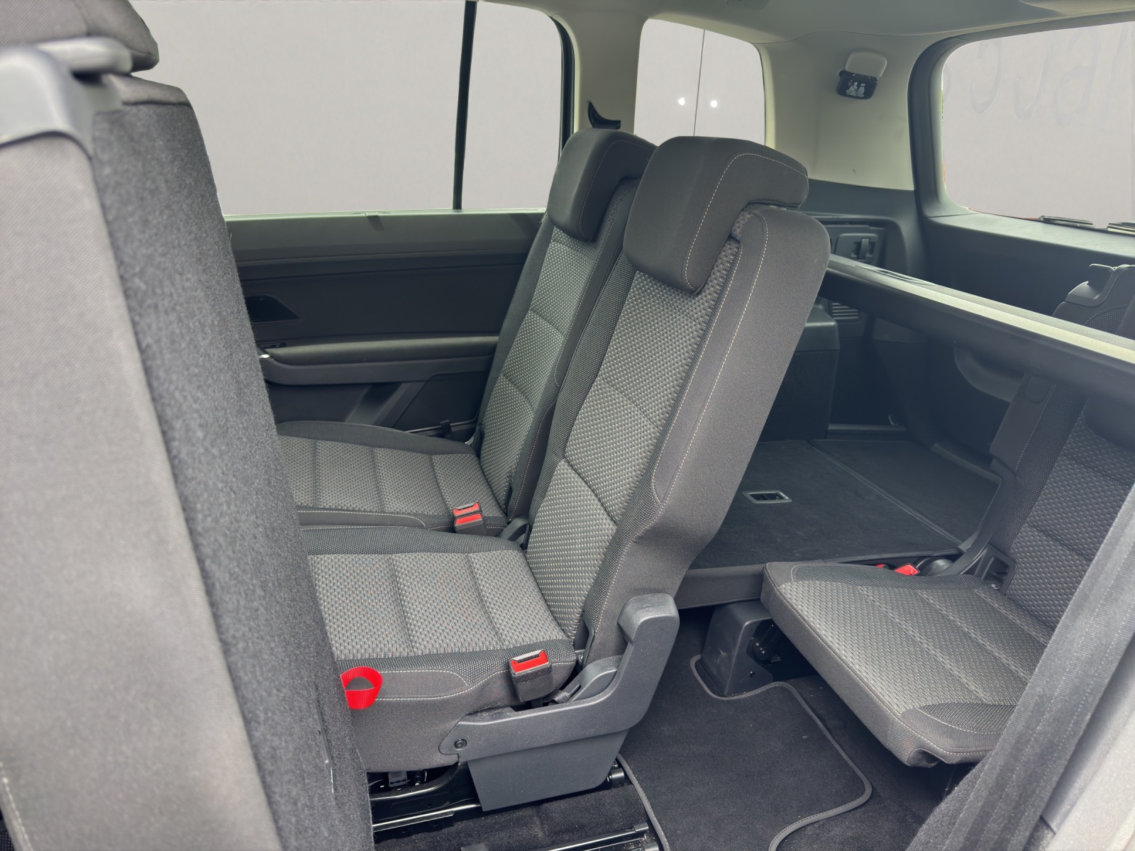 VW Touran 1.5 TSI Comfortline DSG-image-9