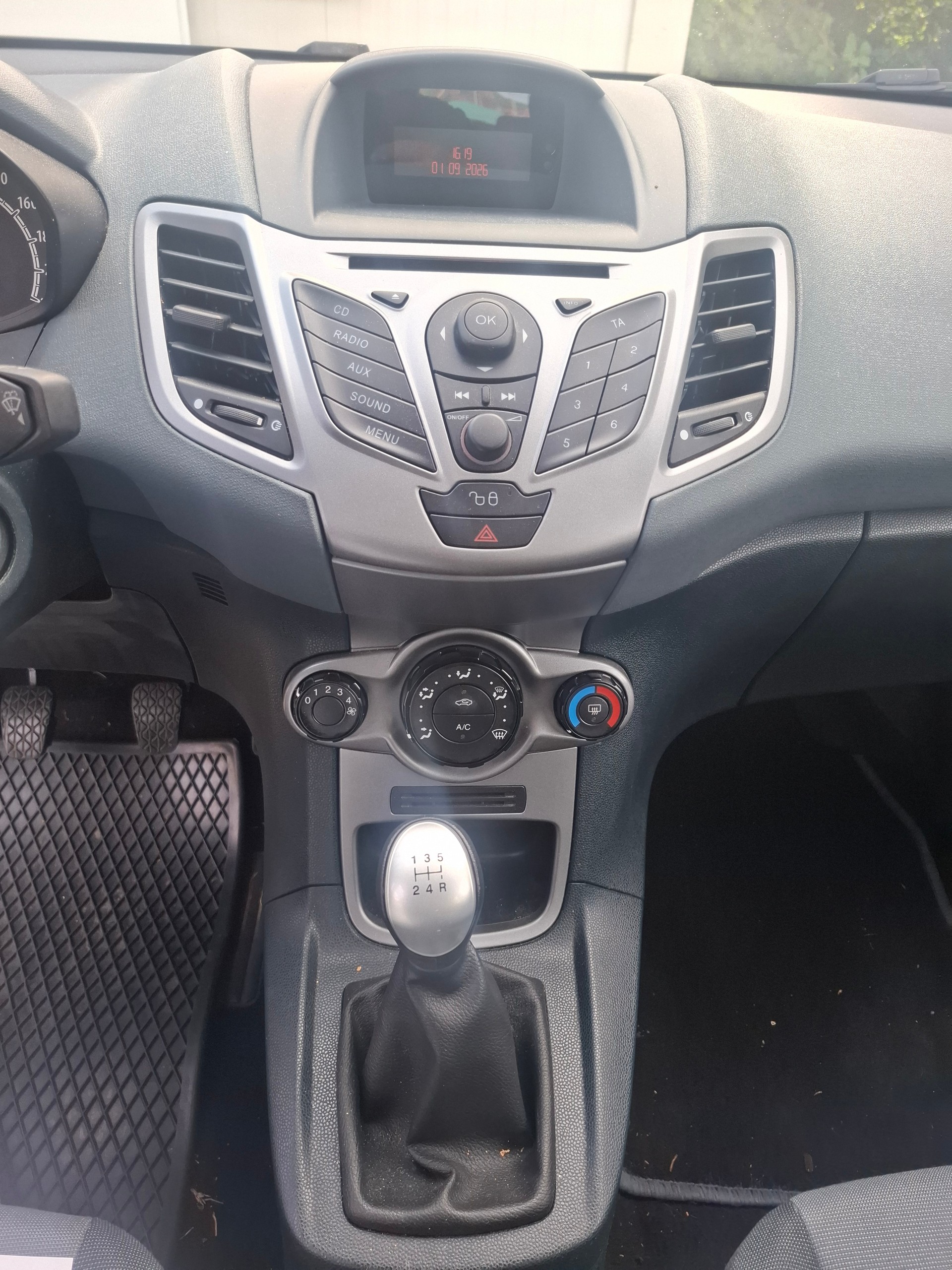 FORD Fiesta 1.25 16V Trend-image-8
