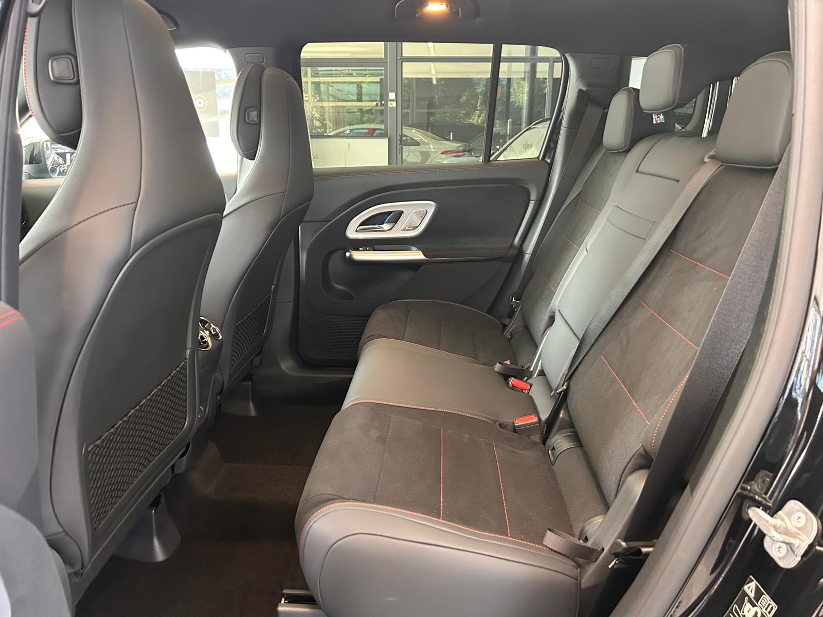 MERCEDES-BENZ GLB 220 4Matic 8G-Tronic-image-10
