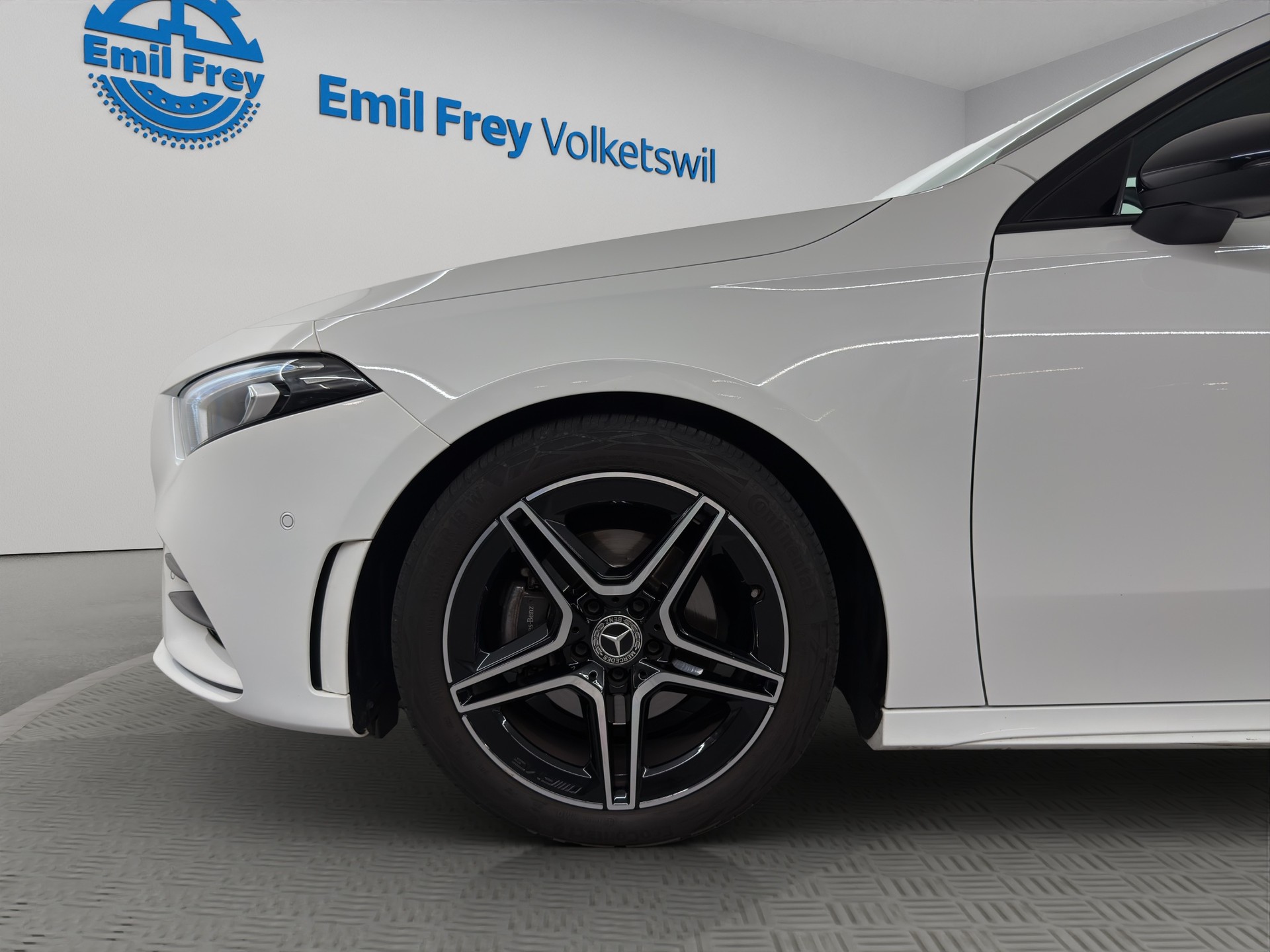 MERCEDES-BENZ A 180 Night Star AMG Line-showroom-element-3
