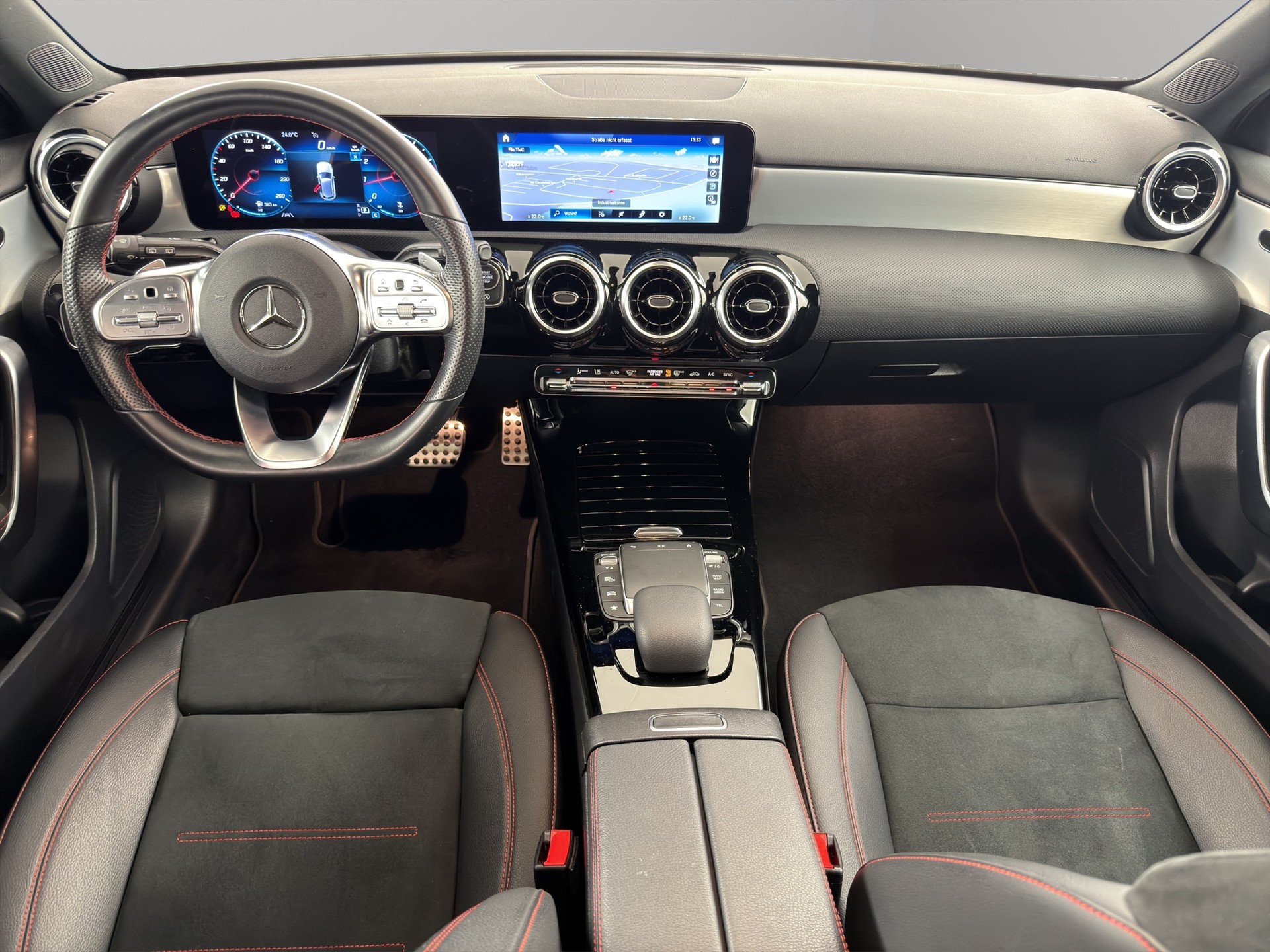 MERCEDES-BENZ A 180 Night Star AMG Line-image-9