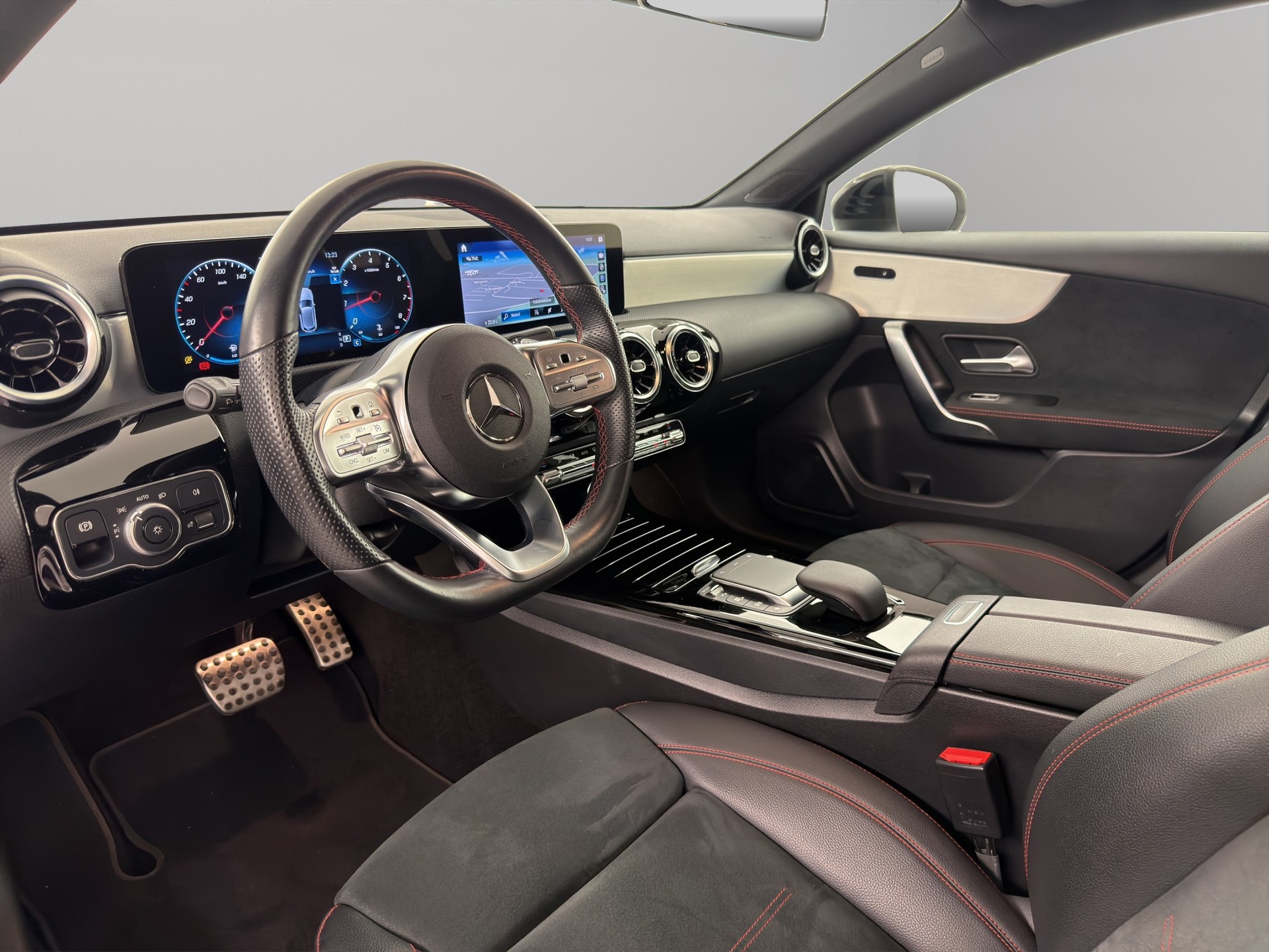 MERCEDES-BENZ A 180 Night Star AMG Line-image-11