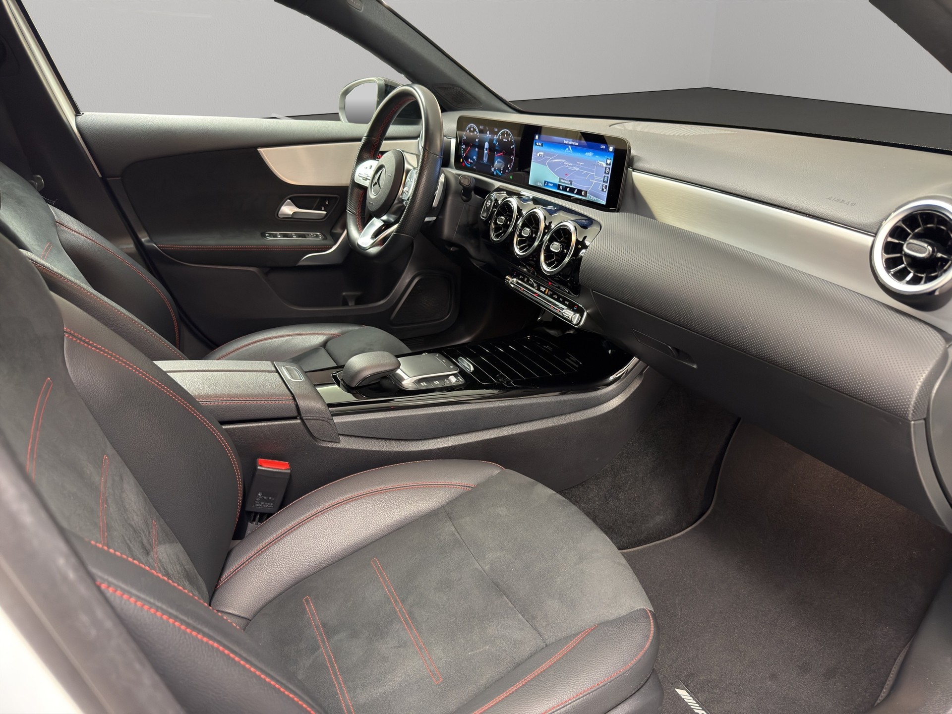 MERCEDES-BENZ A 180 Night Star AMG Line-image-10