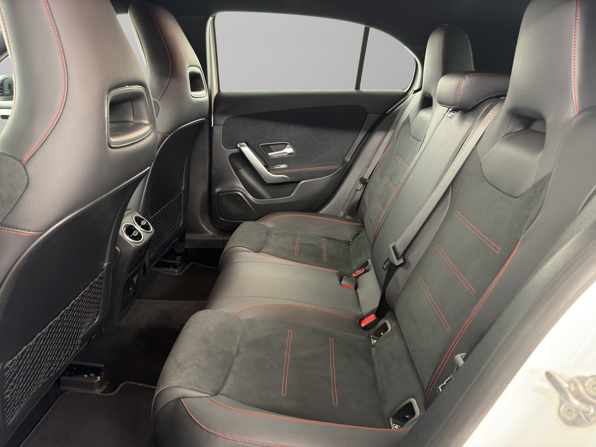 MERCEDES-BENZ A 180 Night Star AMG Line-image-8
