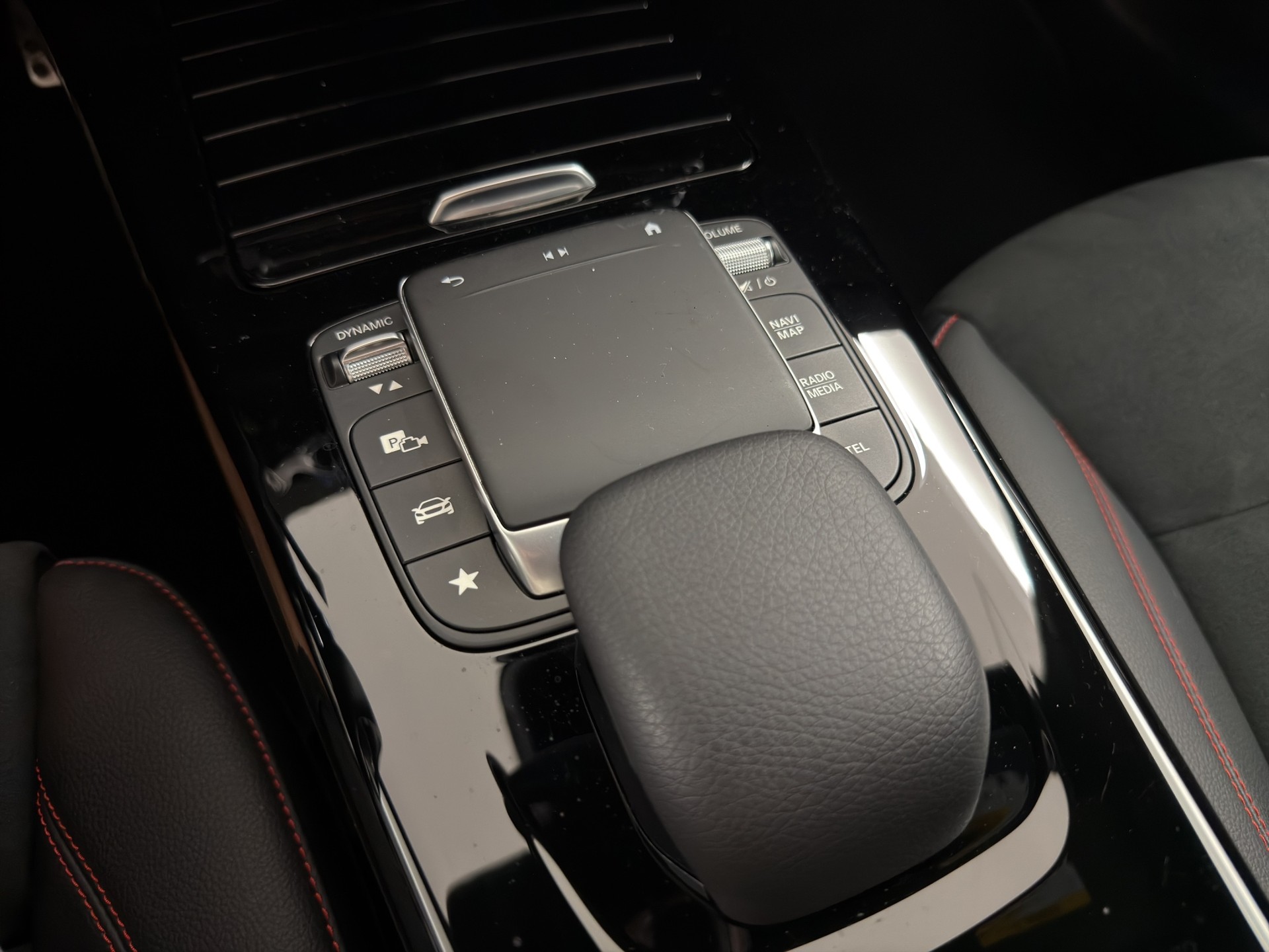 MERCEDES-BENZ A 180 Night Star AMG Line-image-13