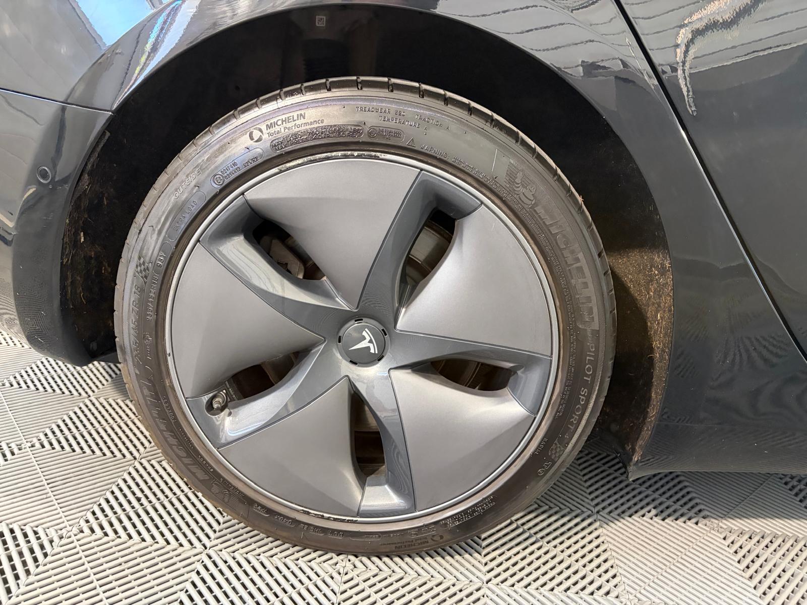 TESLA Model 3 Long Range Dual Motor AWD-image-27