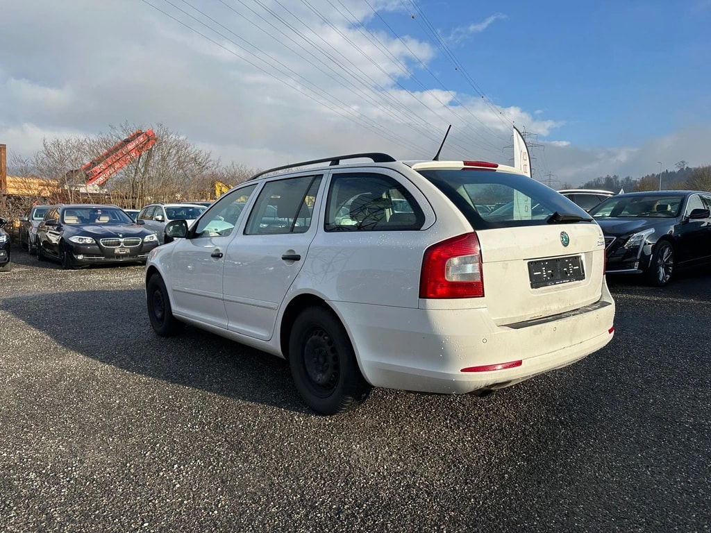 SKODA Octavia Combi 1.2 TSI Clever-image-2