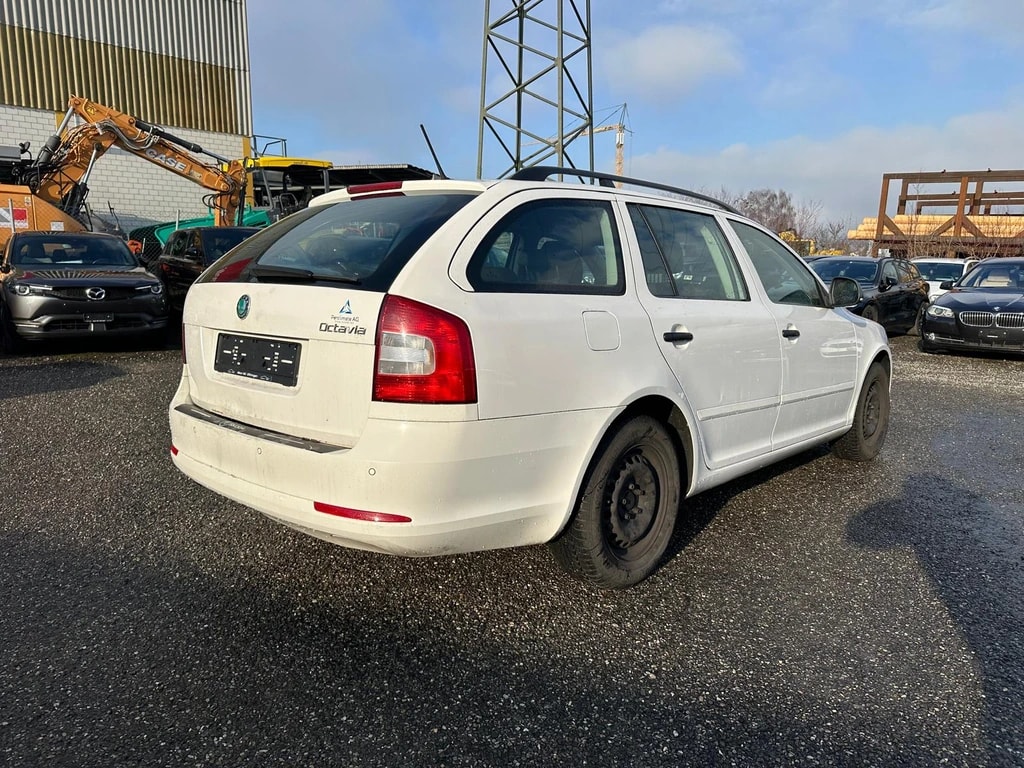 SKODA Octavia Combi 1.2 TSI Clever-image-4