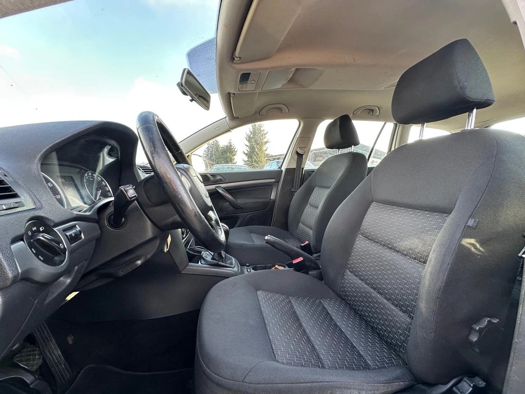 SKODA Octavia Combi 1.2 TSI Clever-image-9