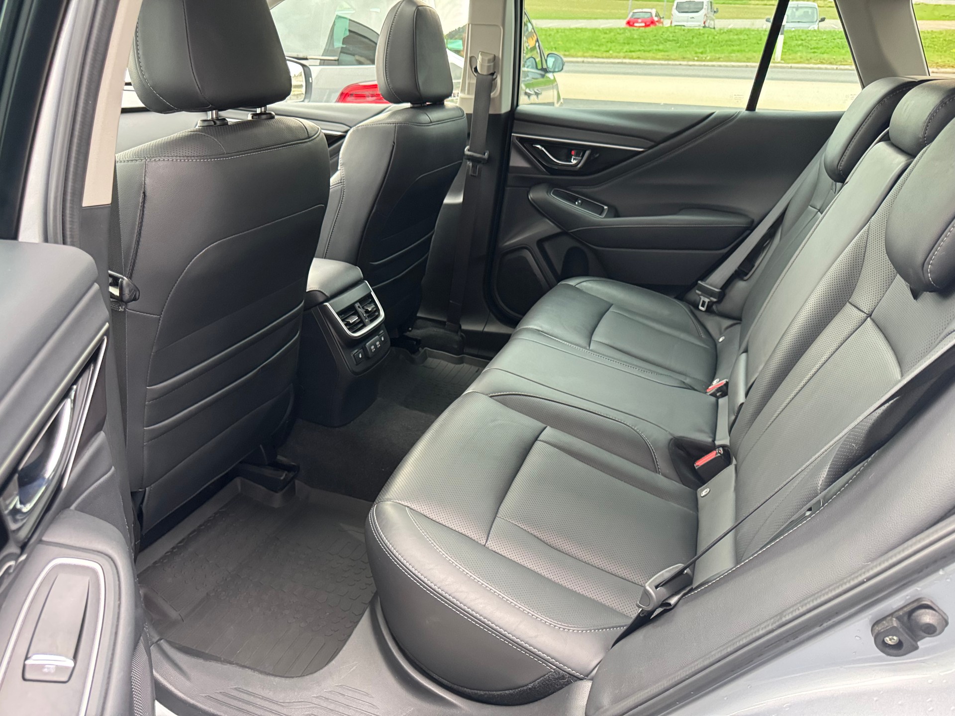 SUBARU Outback 2.5i Luxury AWD Lineartronic-image-6