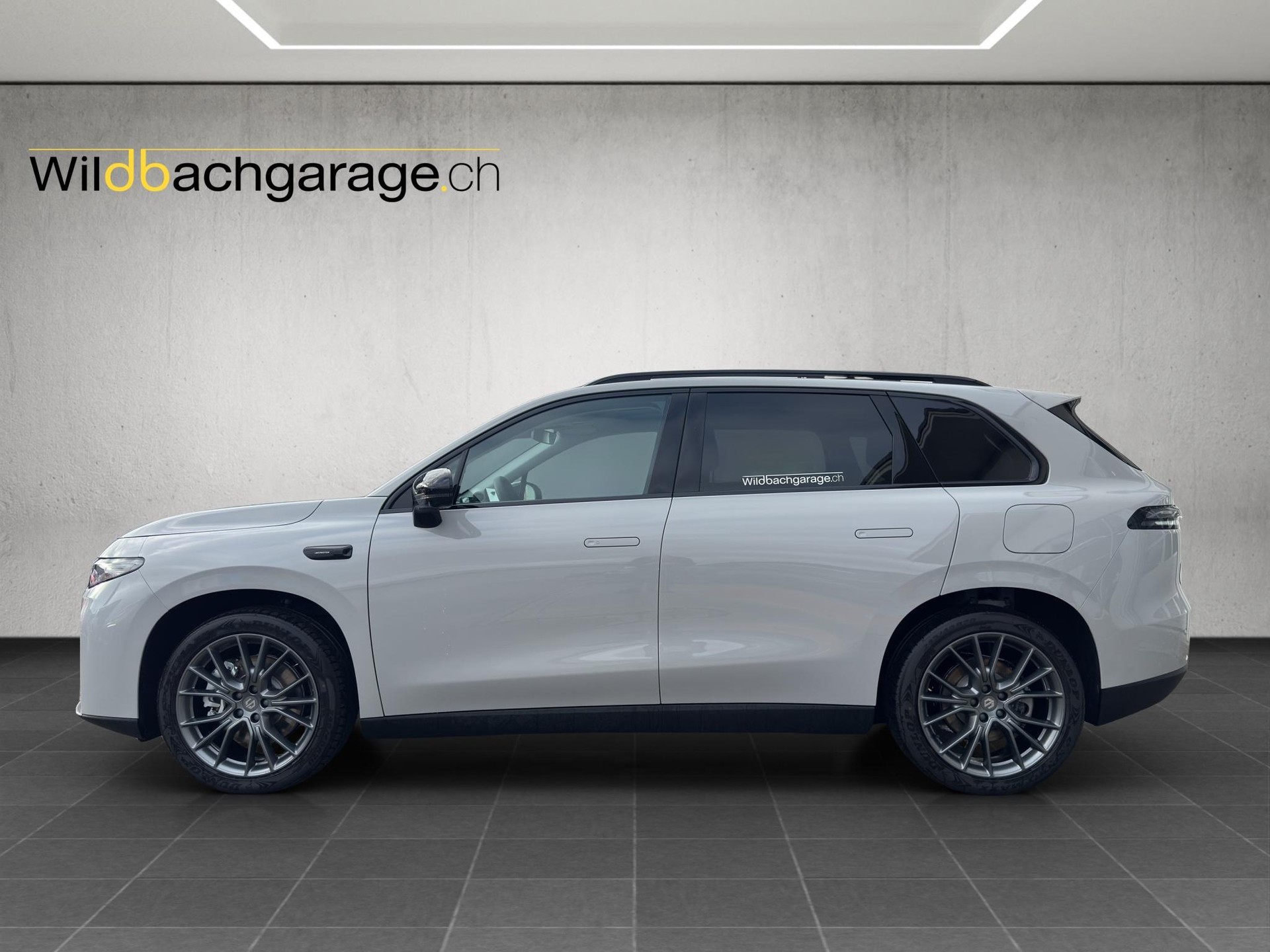 LEAPMOTOR C10 EV AWD-showroom-element-1