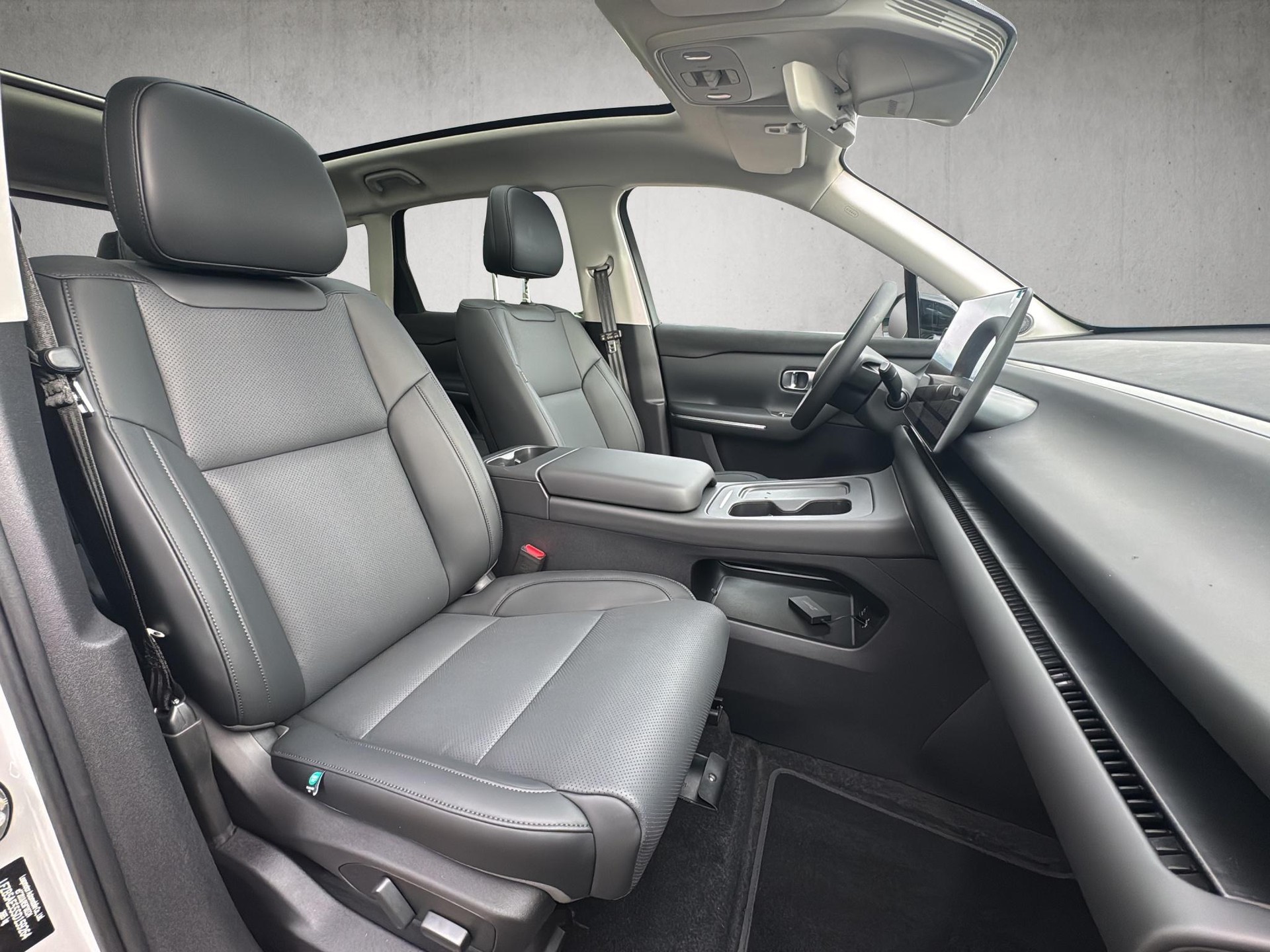 LEAPMOTOR C10 EV AWD-image-11