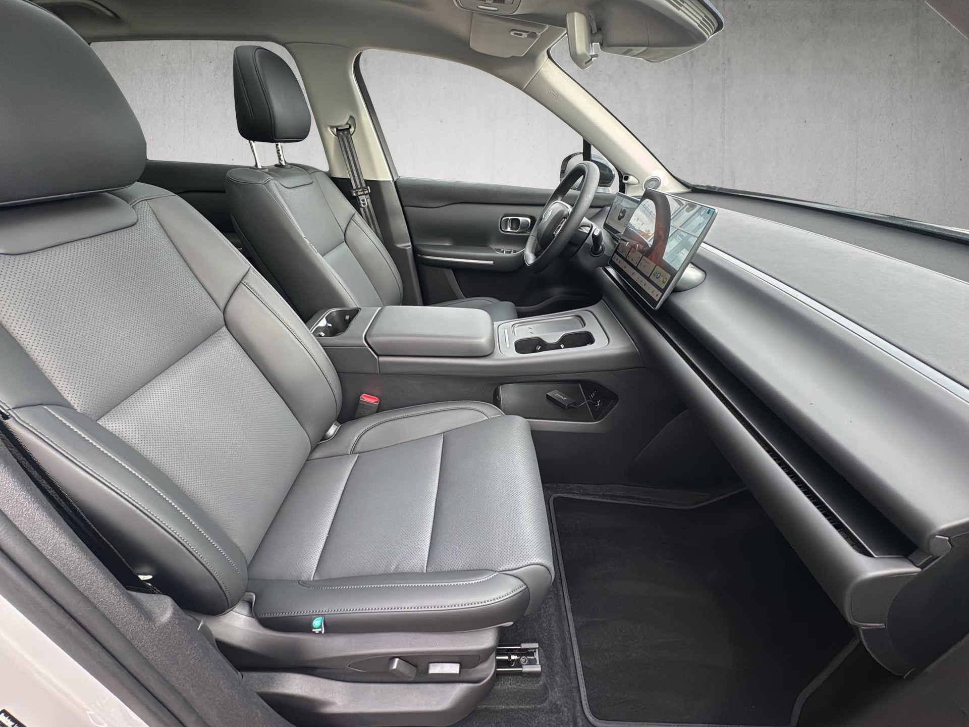 LEAPMOTOR C10 EV AWD-image-9