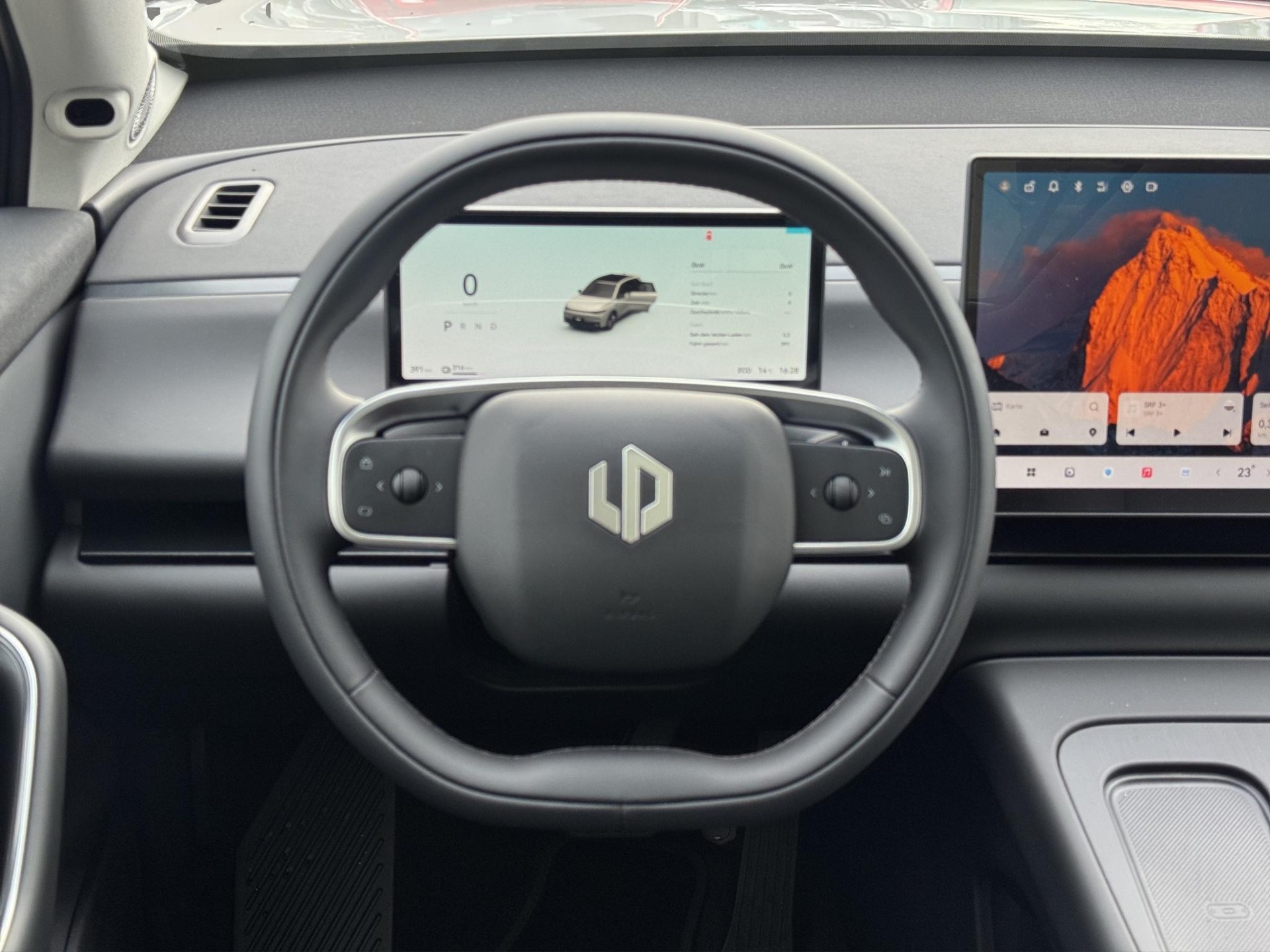 LEAPMOTOR C10 EV AWD-image-12