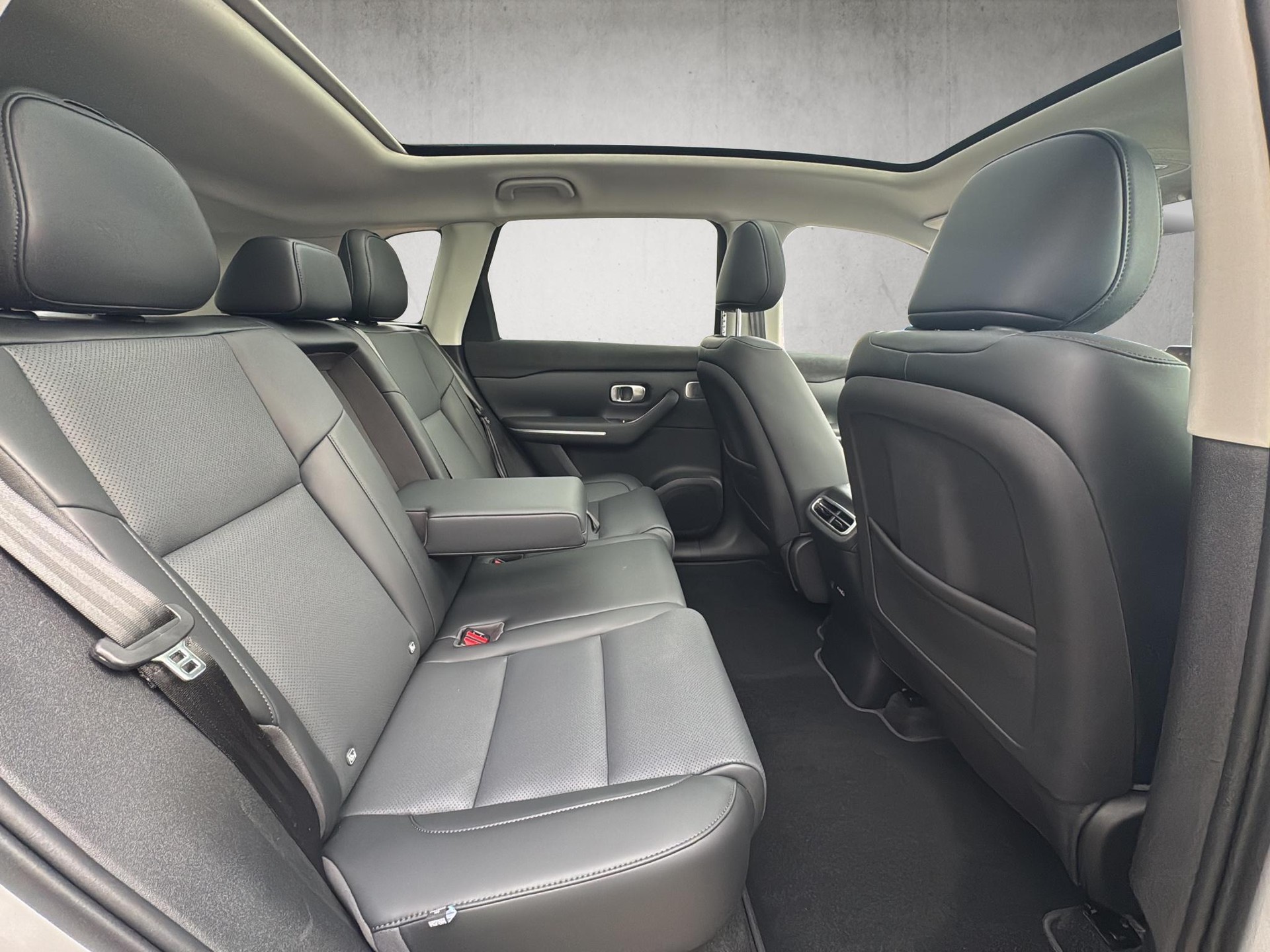 LEAPMOTOR C10 EV AWD-image-10