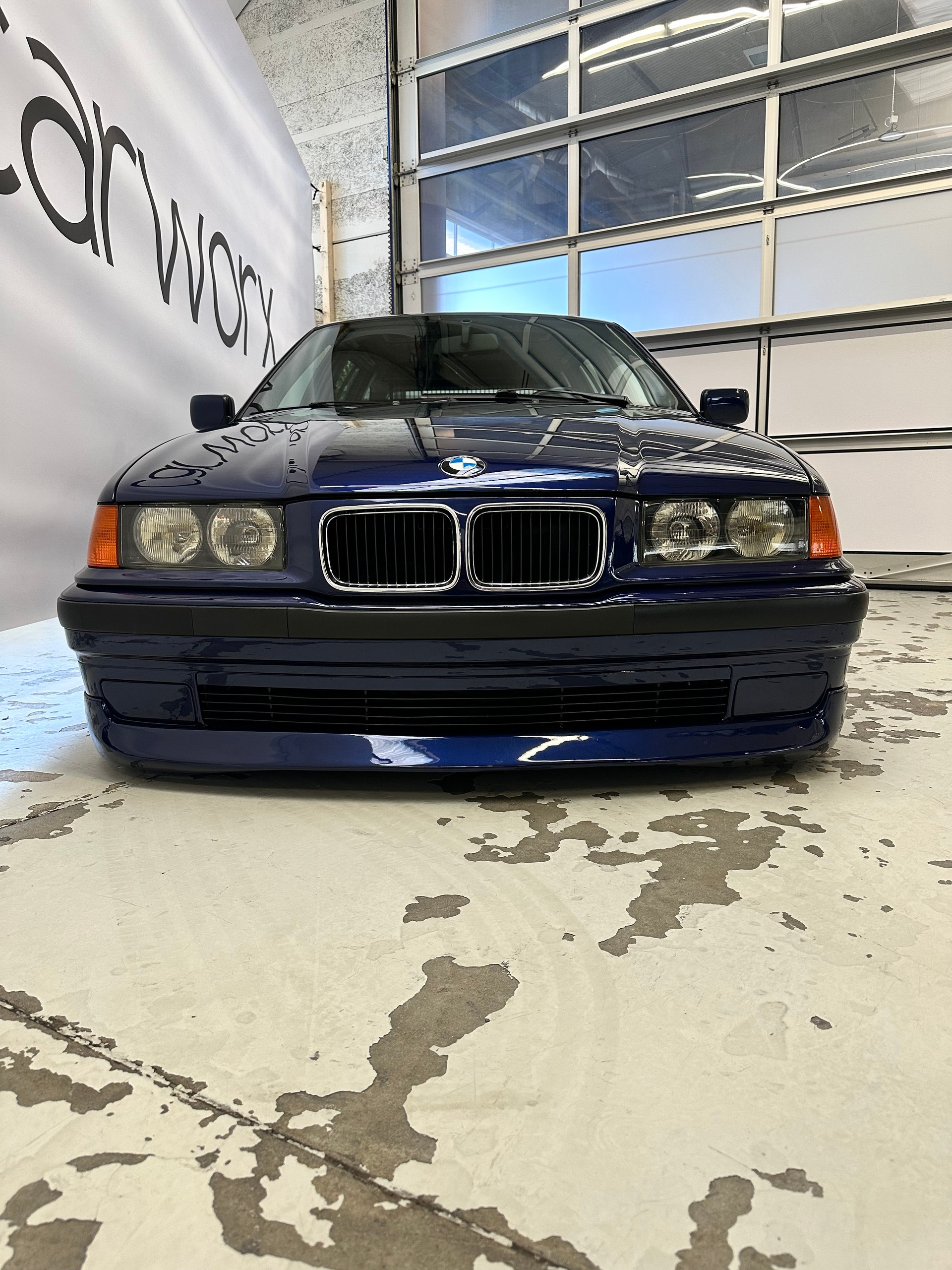 BMW 328i Touring-image-2