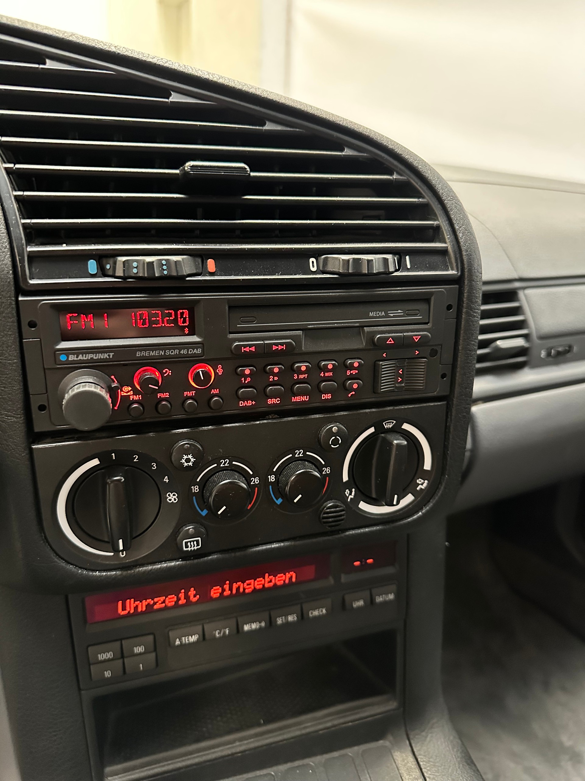 BMW 328i Touring-image-10
