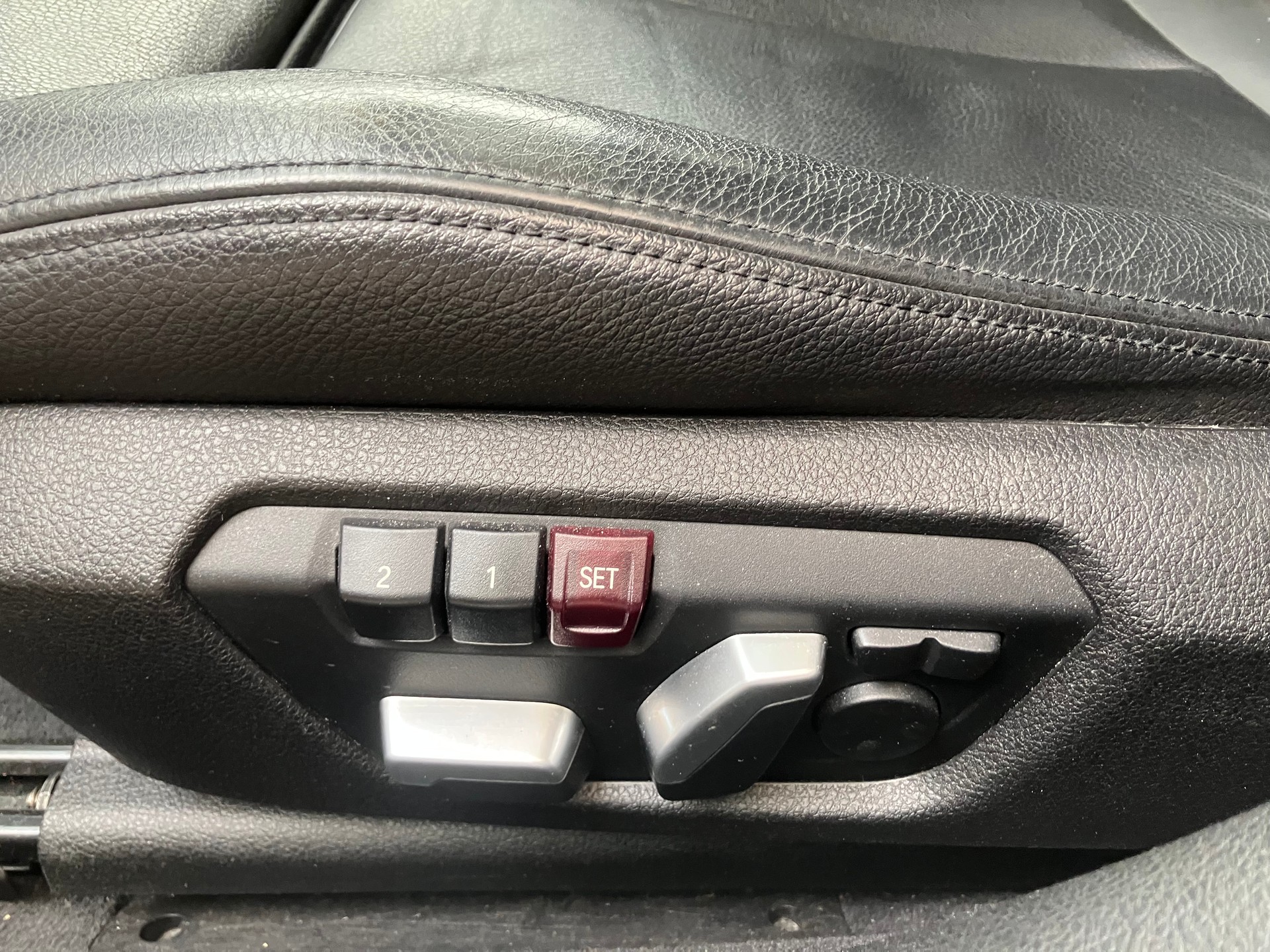 BMW 330e iPerformance M Sport Steptronic-image-2
