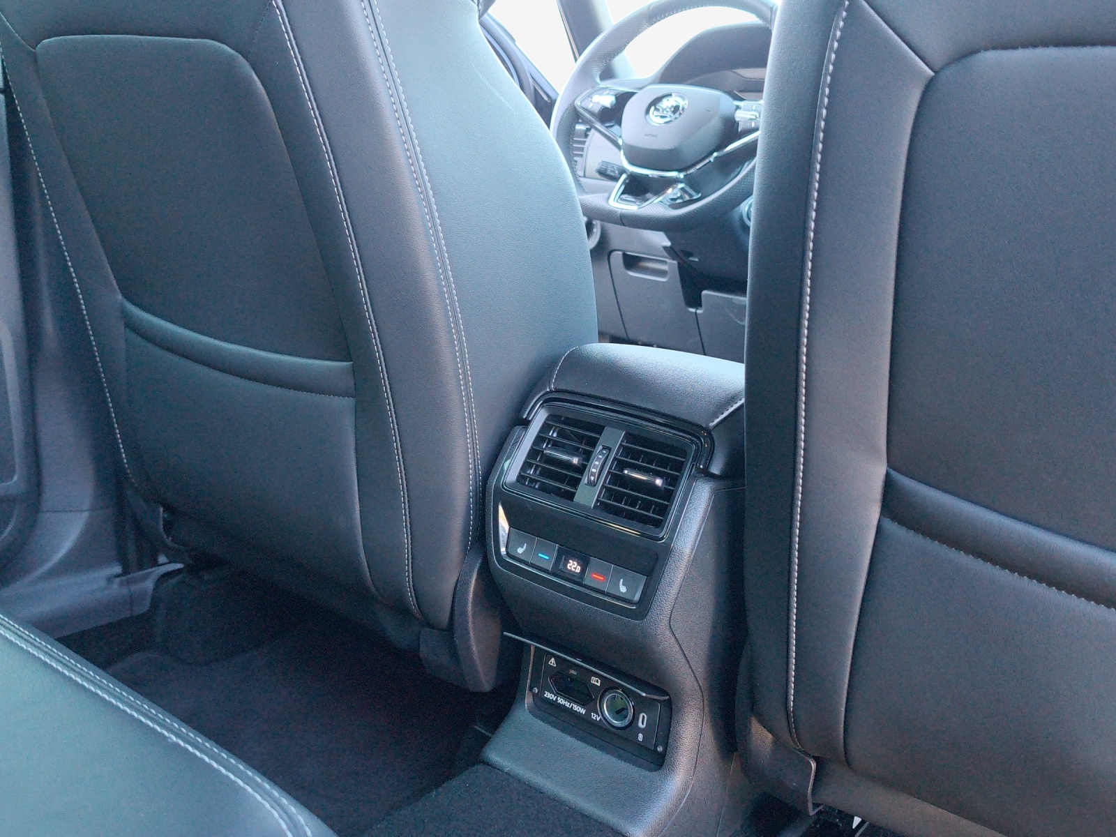 SKODA Kodiaq 2.0 TDI CR SportLine 4x4 DSG-image-14