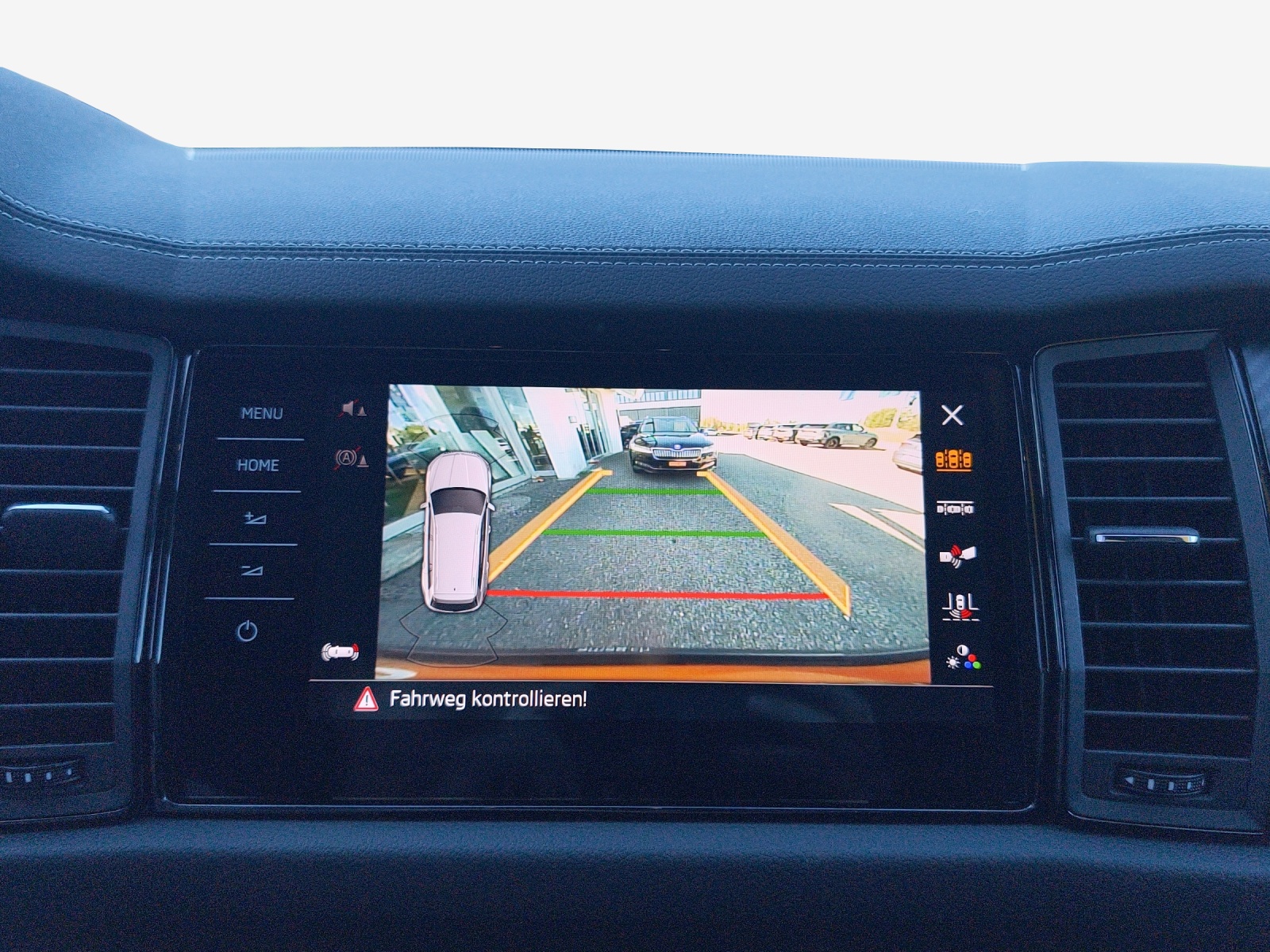 SKODA Kodiaq 2.0 TDI CR SportLine 4x4 DSG-image-15