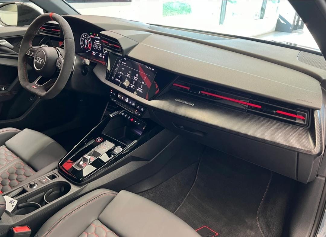 AUDI RS3 Sportback 2.5 TSI quattro S-tronic-image-8
