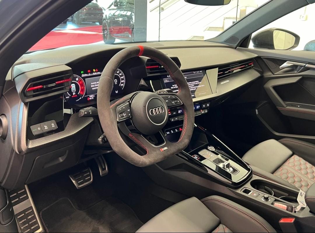 AUDI RS3 Sportback 2.5 TSI quattro S-tronic-image-6