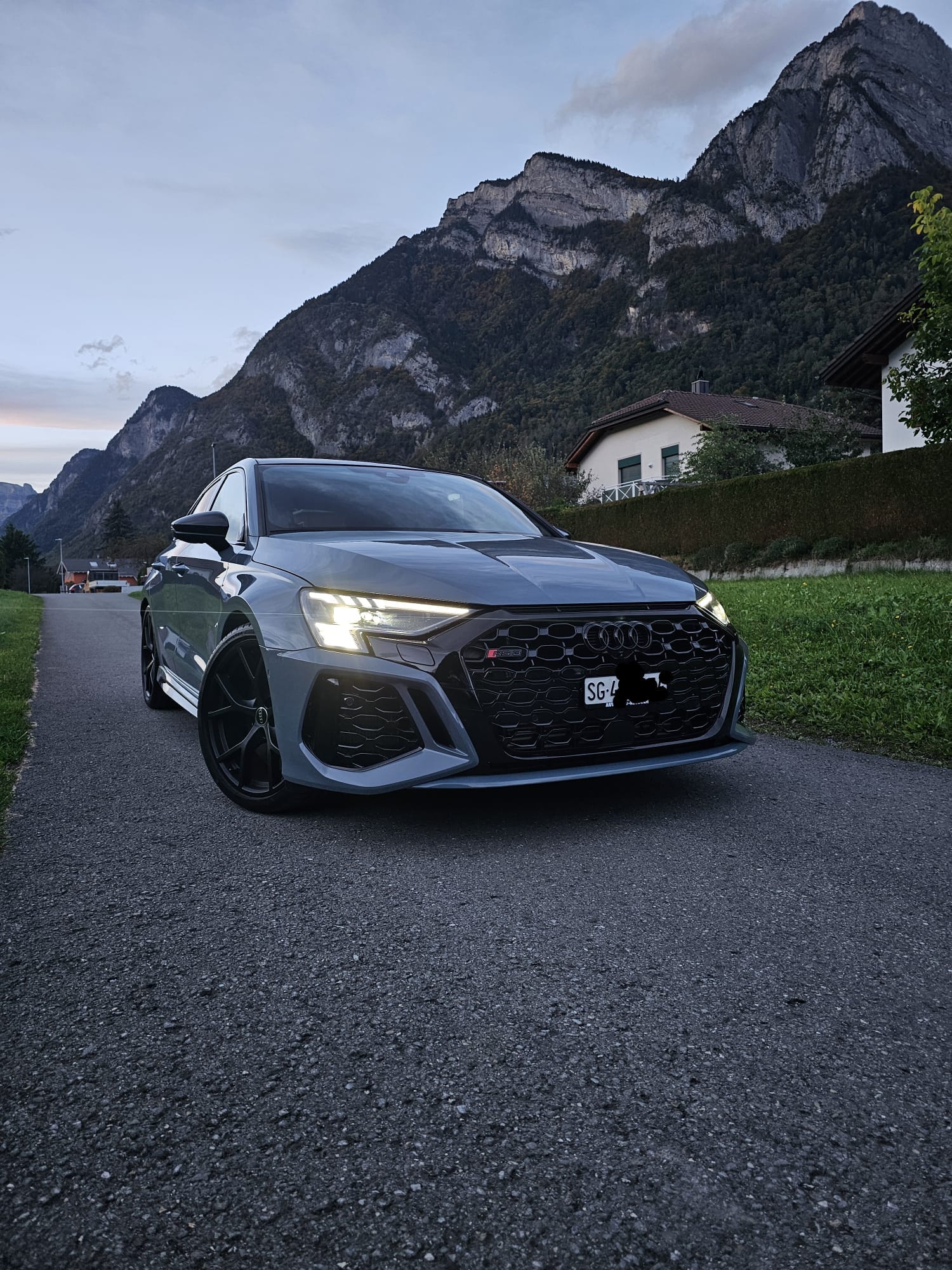 AUDI RS3 Sportback 2.5 TSI quattro S-tronic-image-2