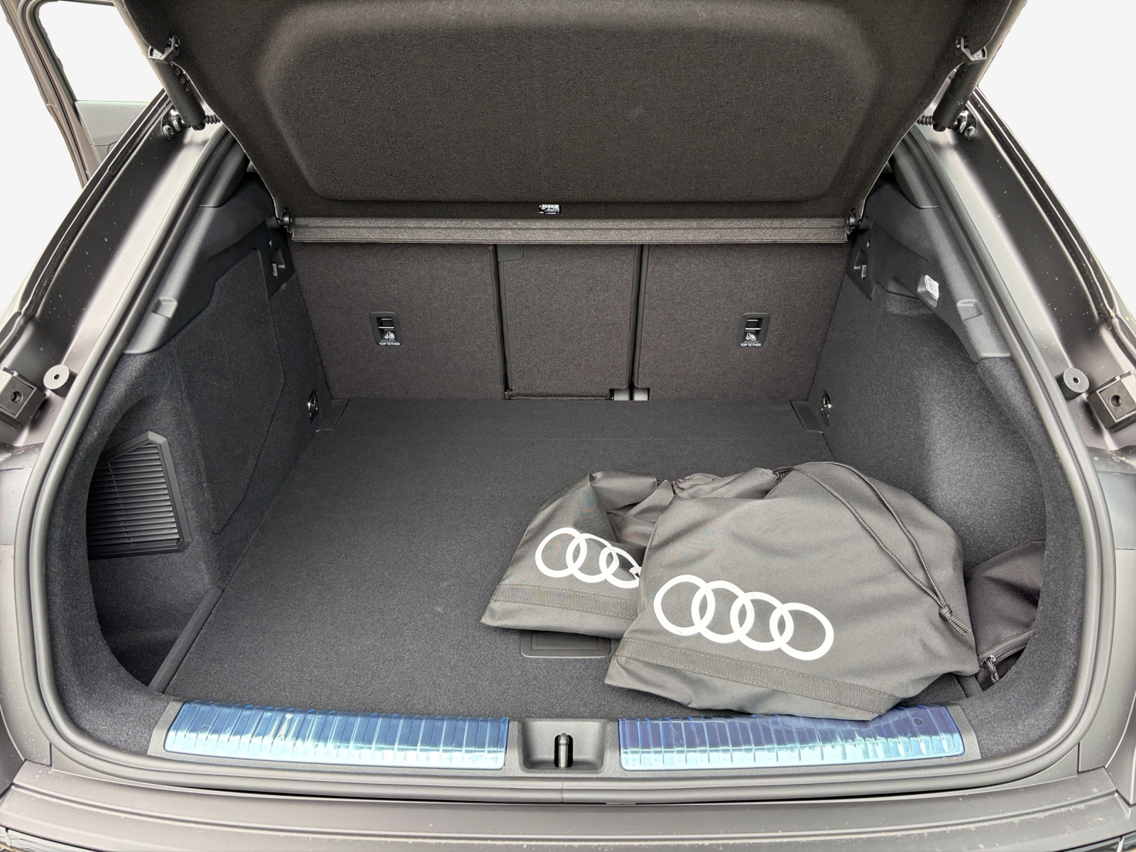 AUDI Q3 Sportback e-hybrid 200 kW S tronig-image-12