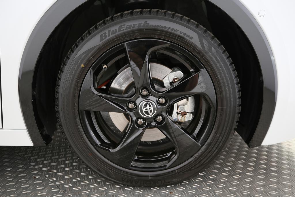 TOYOTA Prius 2.0 Plug-In-Hybrid Premium-image-12