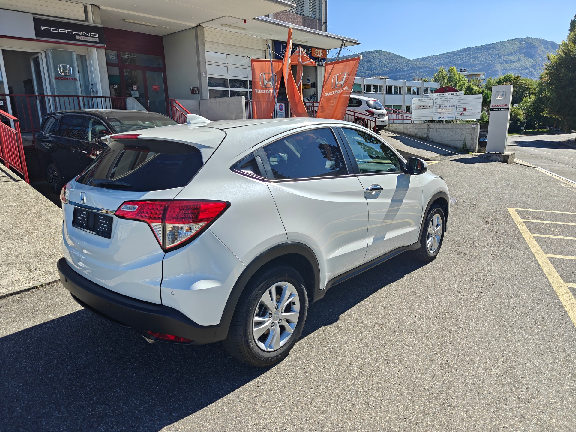 HONDA HR-V 1.5i-VTEC Elegance CVT-image-2