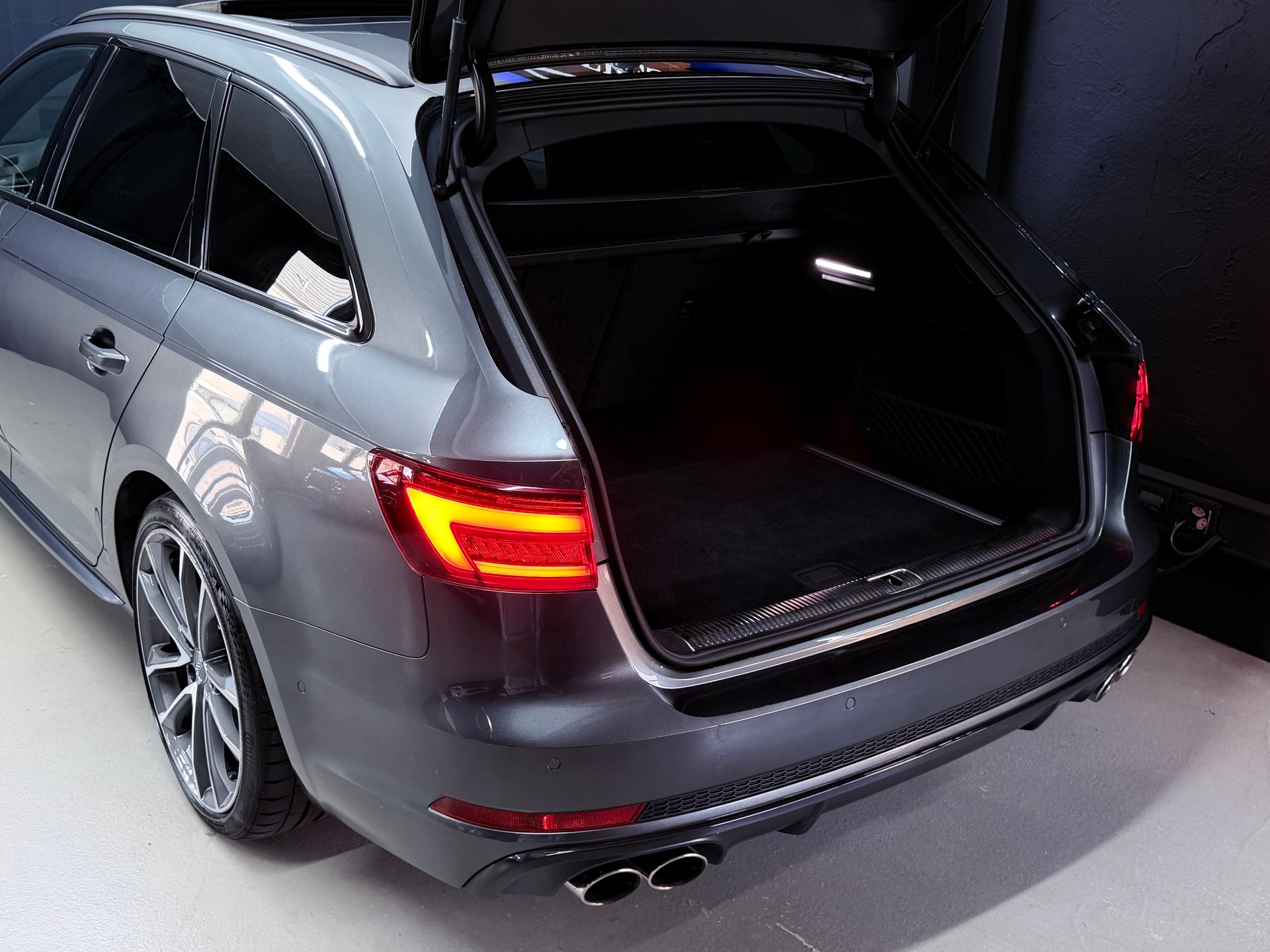 AUDI S4 Avant 3.0 TFSI quattro tiptronic-image-6