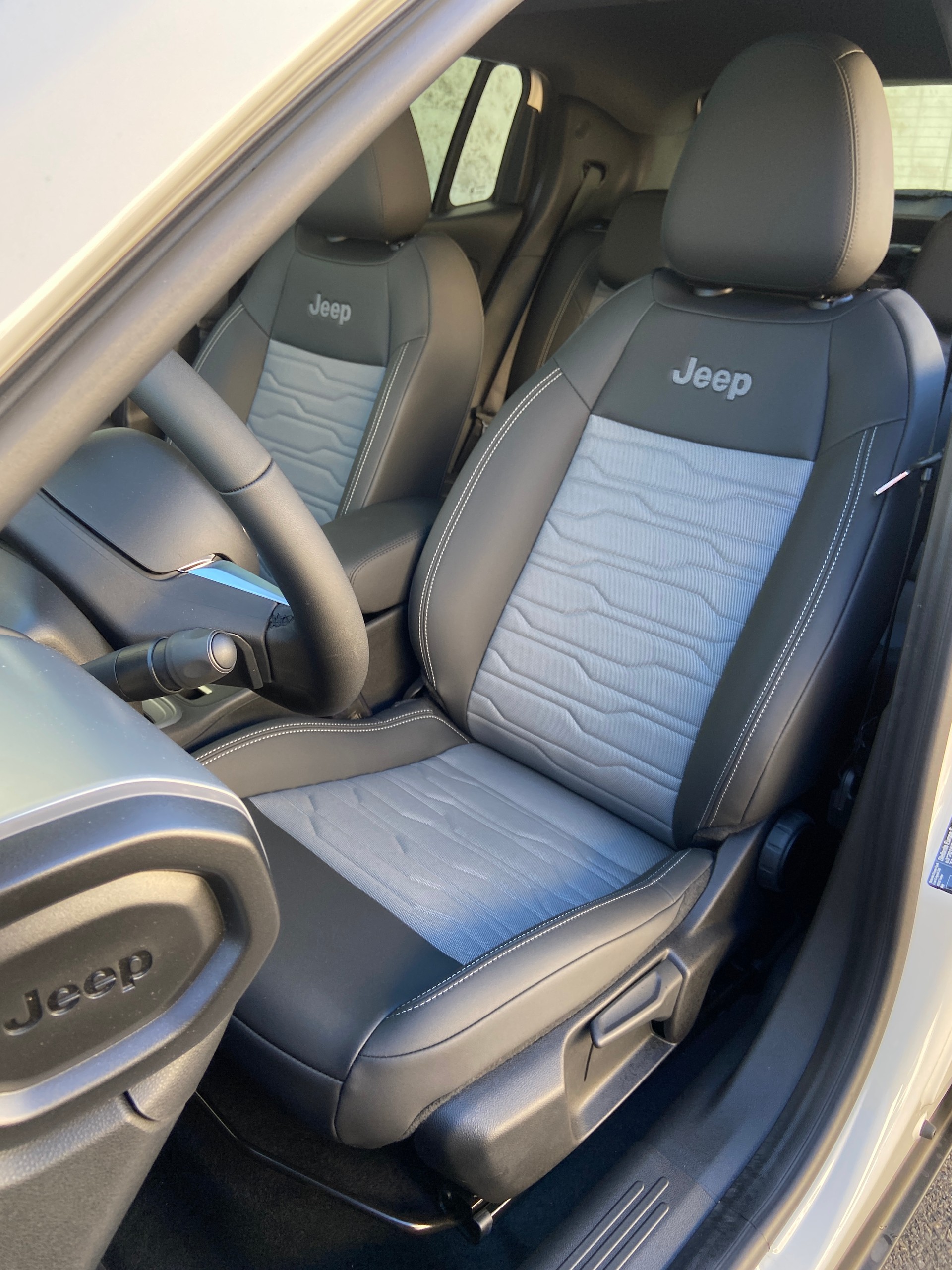 JEEP Avenger 1.2 MHEV Overland Sky 4xe Allrad-image-6