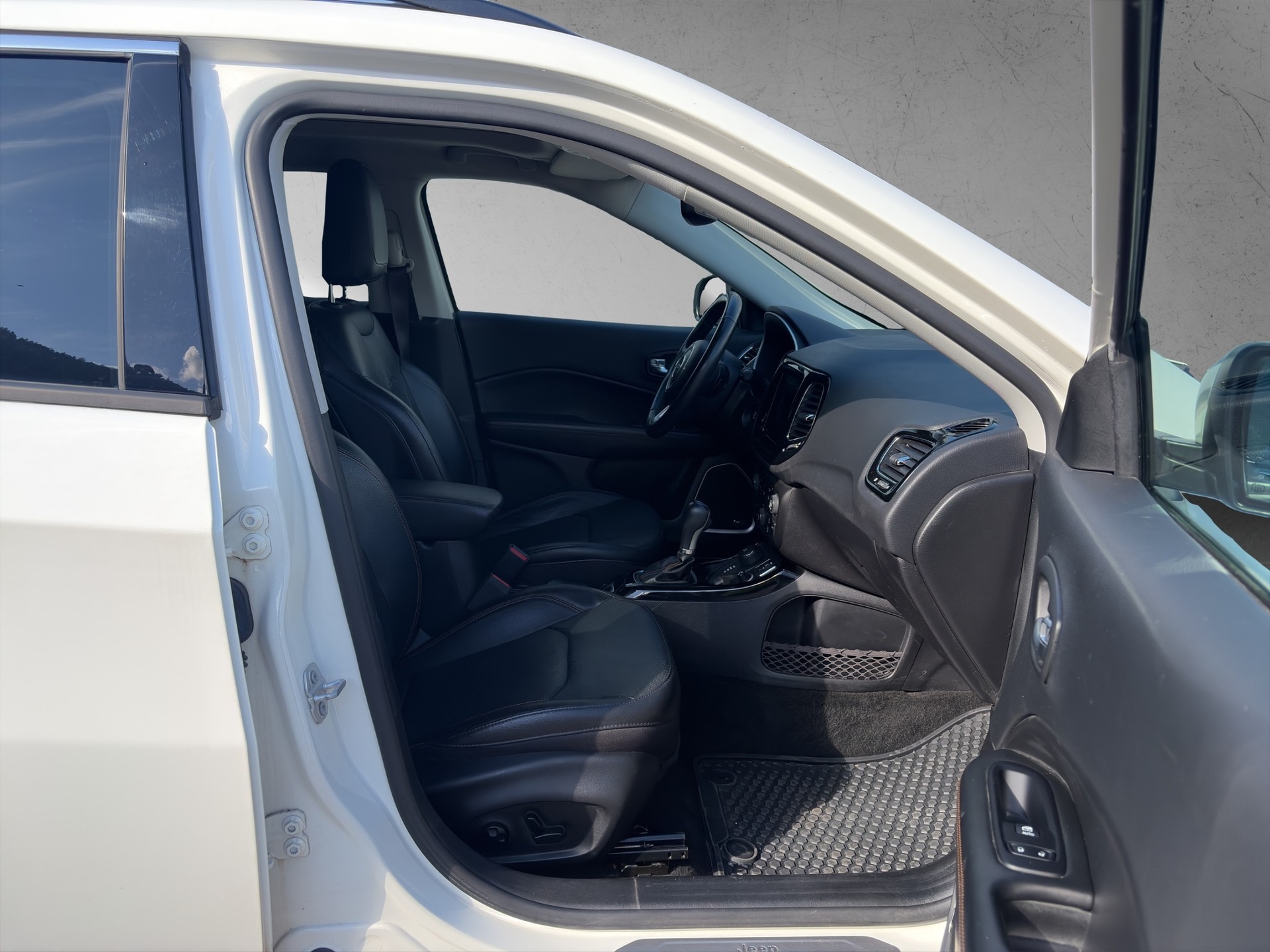 JEEP Compass 1.4 Turbo Limited AWD 9ATX-image-9