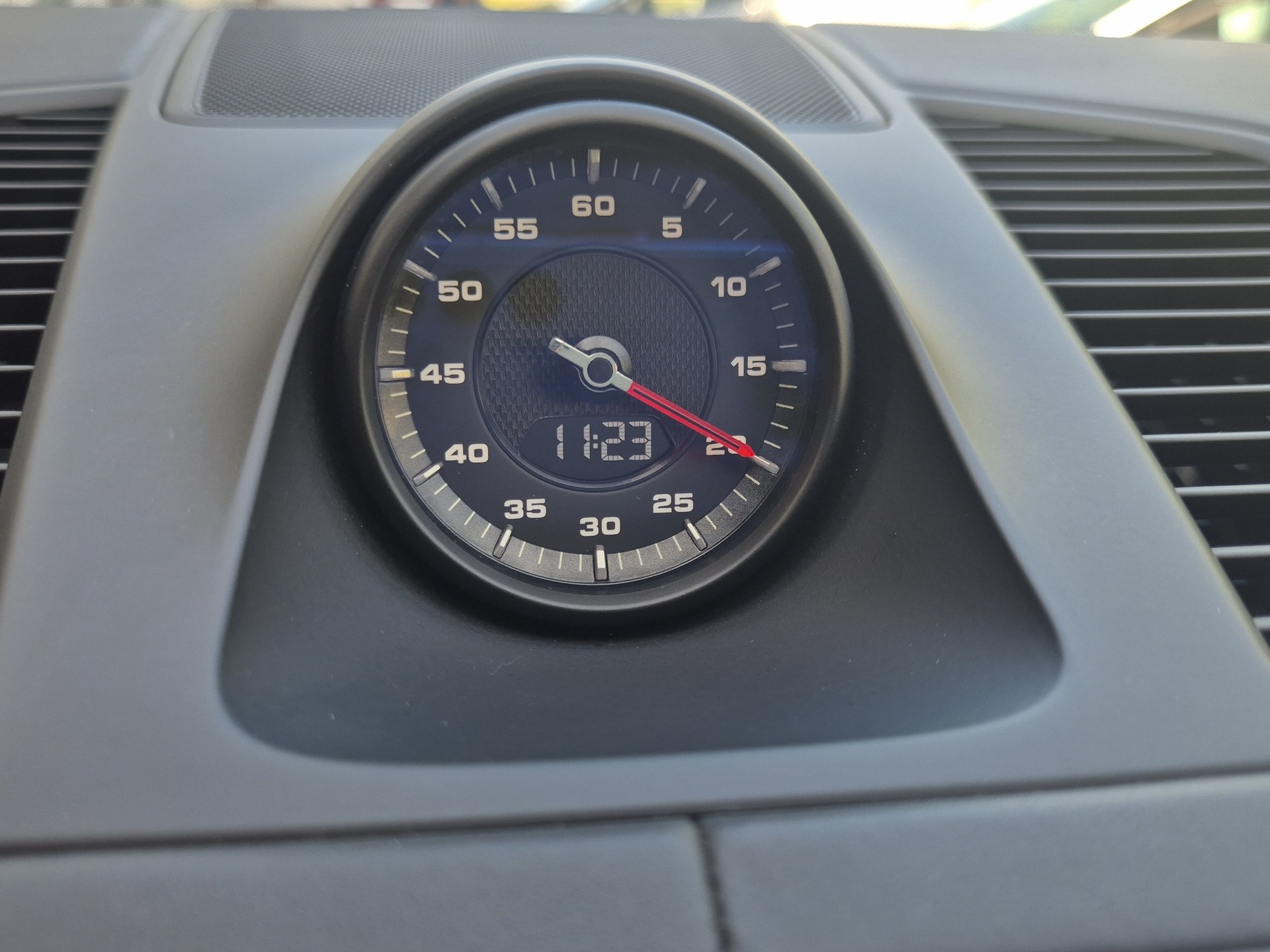 PORSCHE Cayenne Turbo-image-18