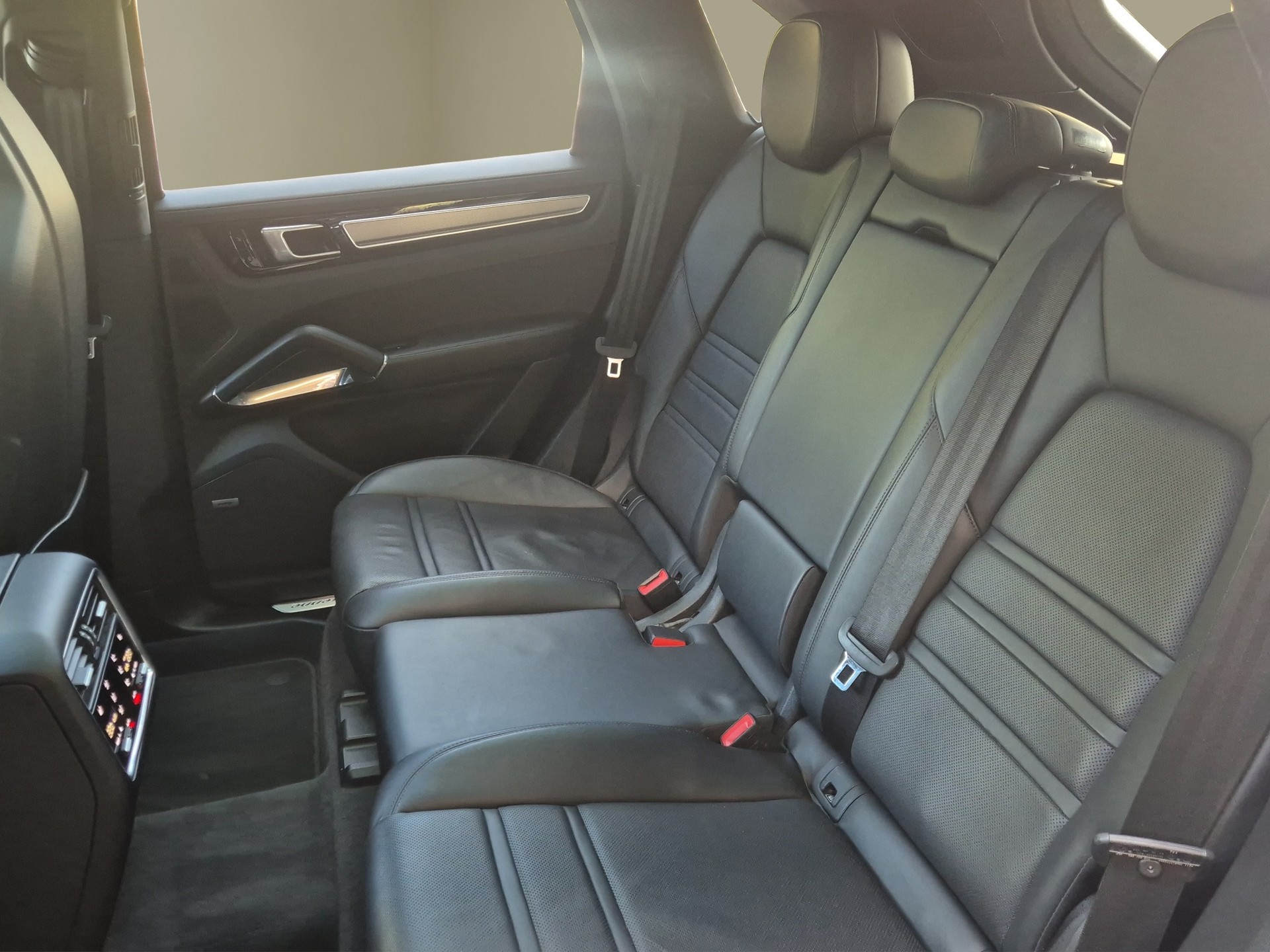 PORSCHE Cayenne Turbo-image-15