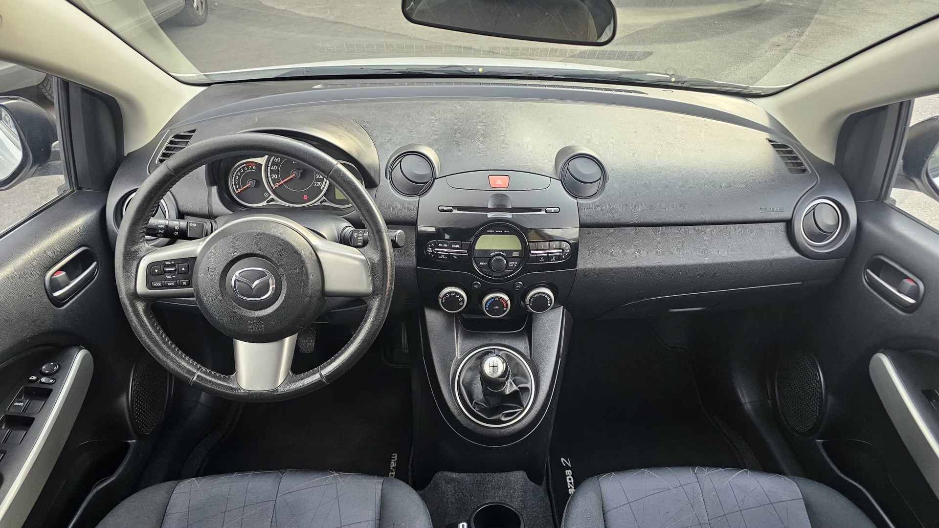 MAZDA 2 1.3i 16V Exclusive-image-11