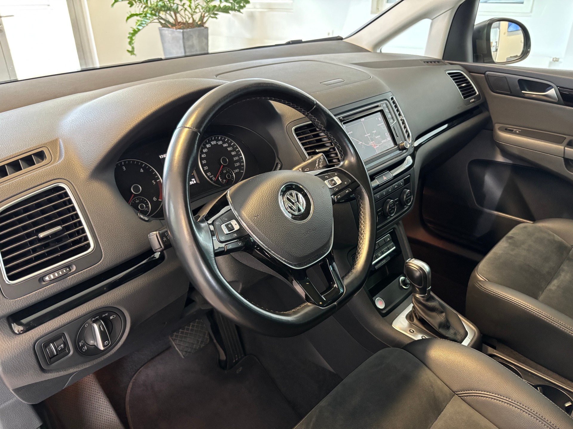 VW Sharan 2.0 TDI BMT Highline DSG-image-5