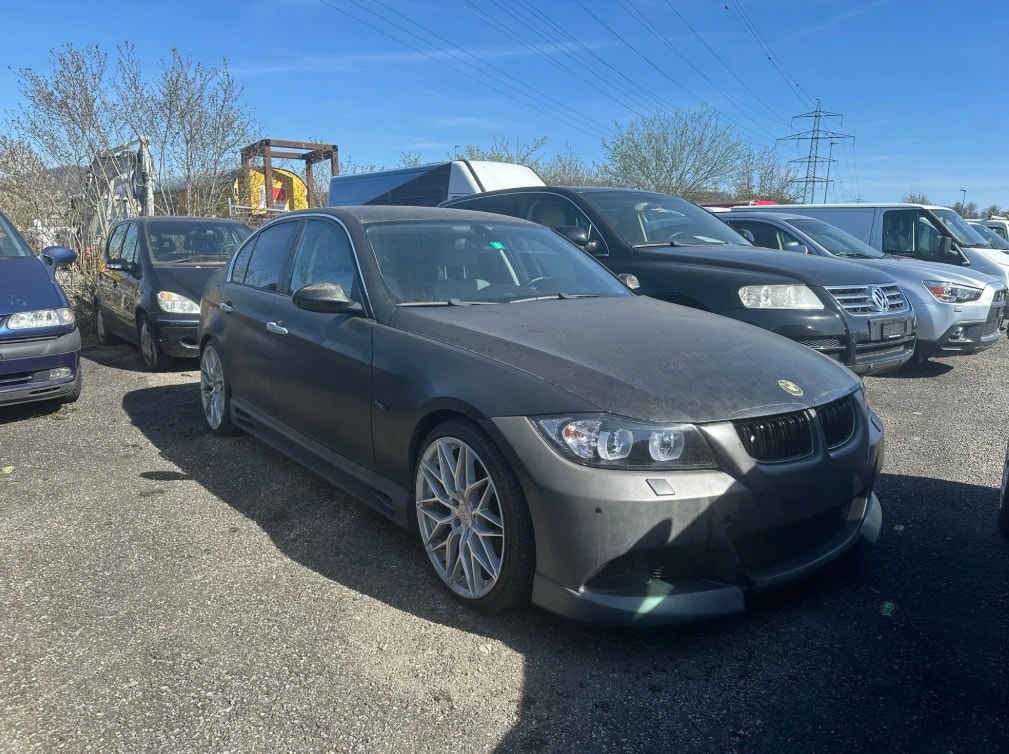 BMW 330xi-image-0