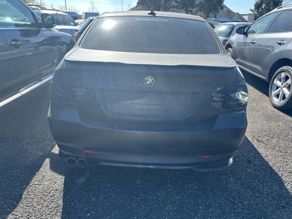 BMW 330xi-image-3