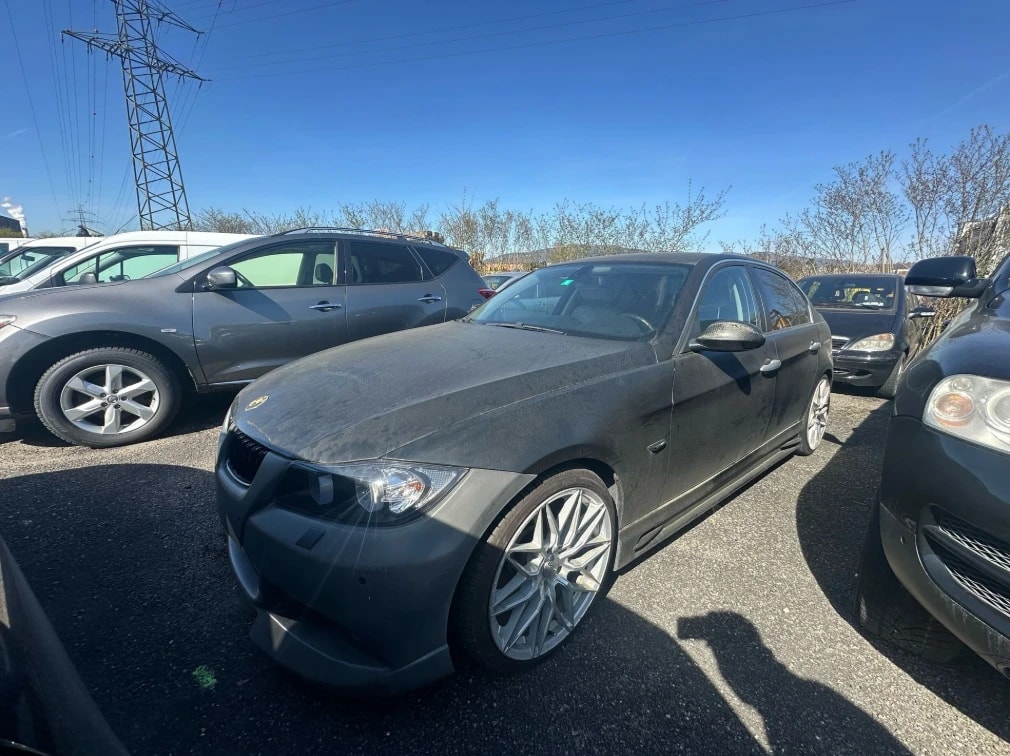 BMW 330xi-image-1