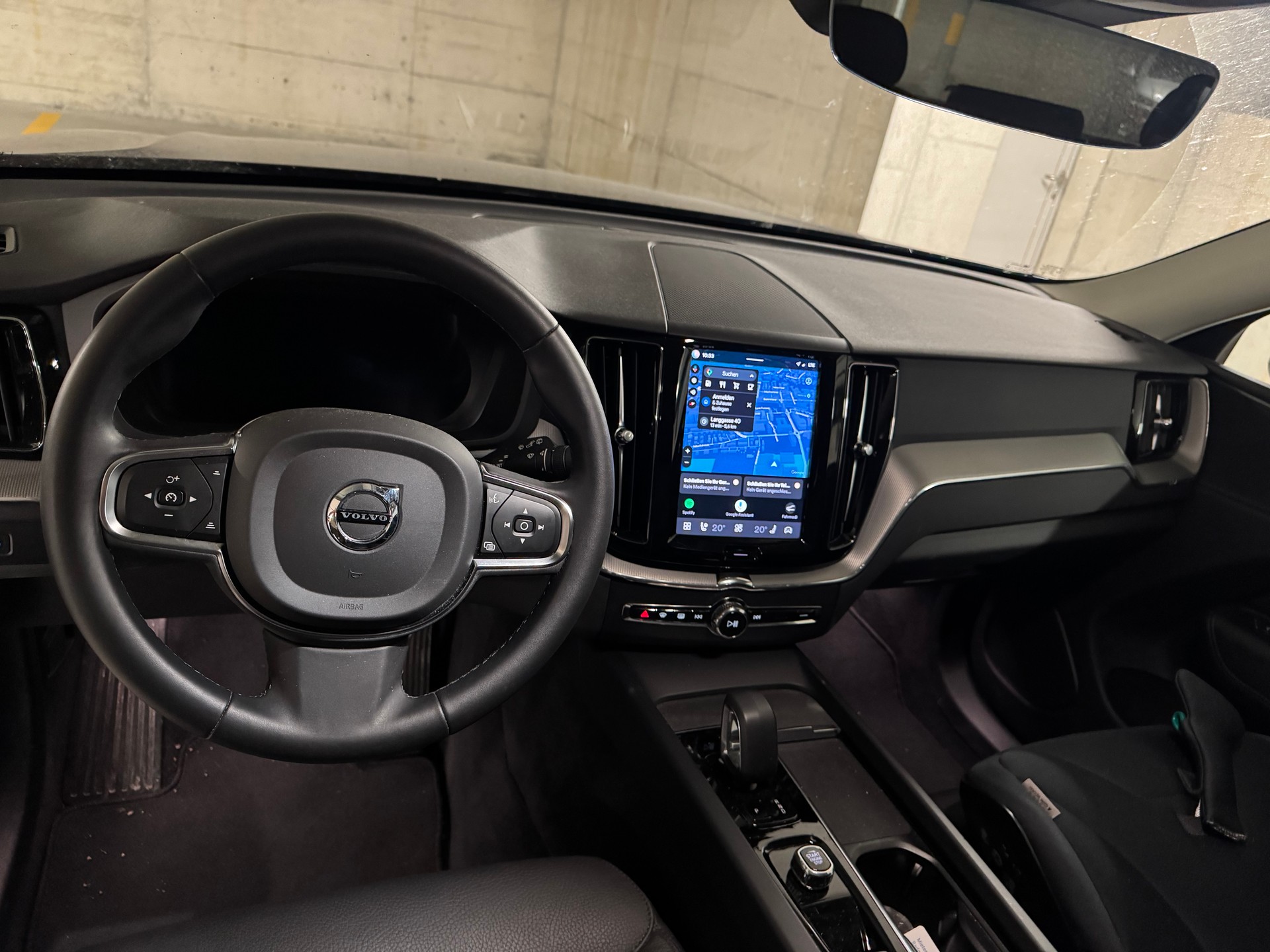 VOLVO XC60-image-8